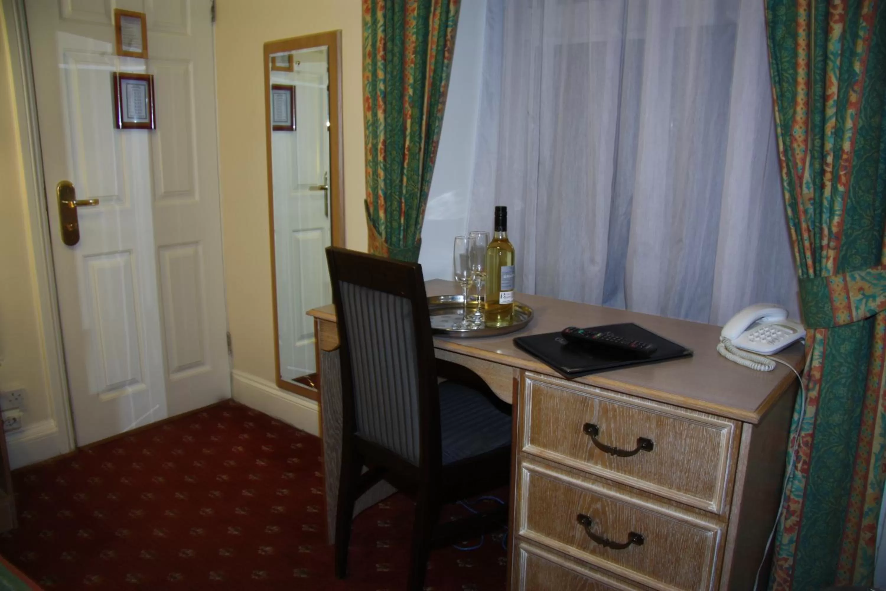 Seating area in Admiral Hotel at Park Avenue