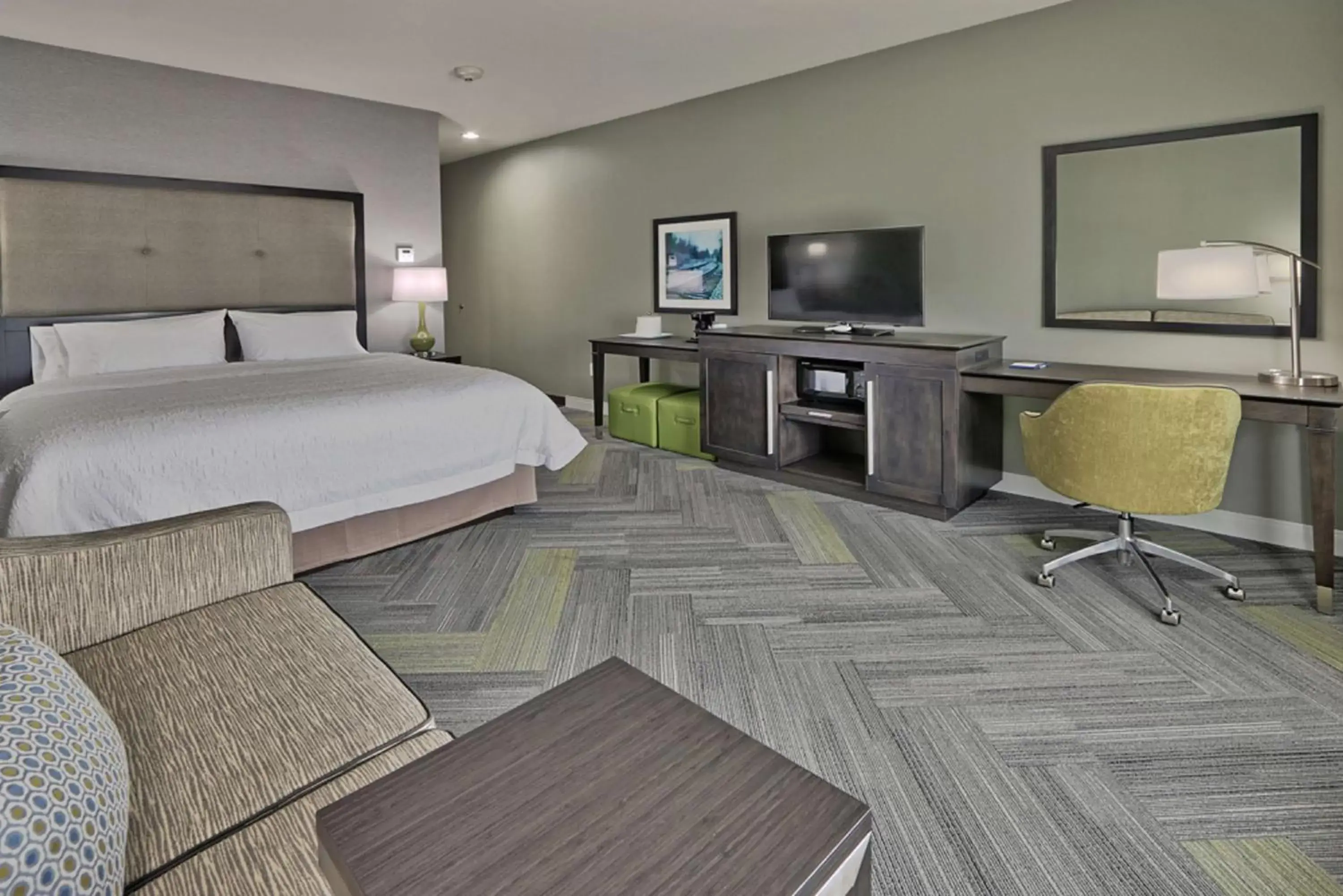 Bedroom, TV/Entertainment Center in Hampton Inn & Suites Guthrie, OK