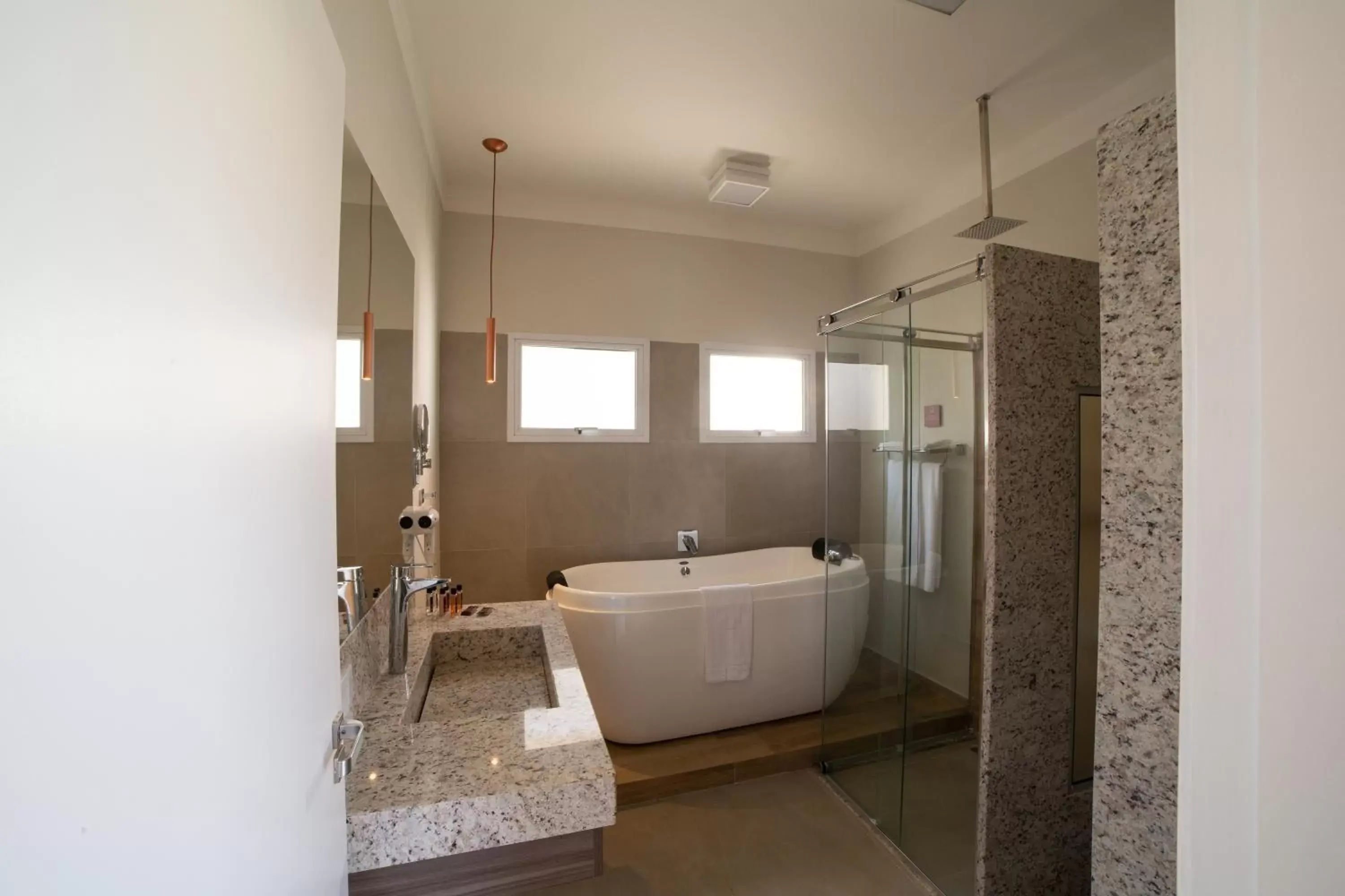 Shower, Bathroom in Portal Hotel Mogi Mirim