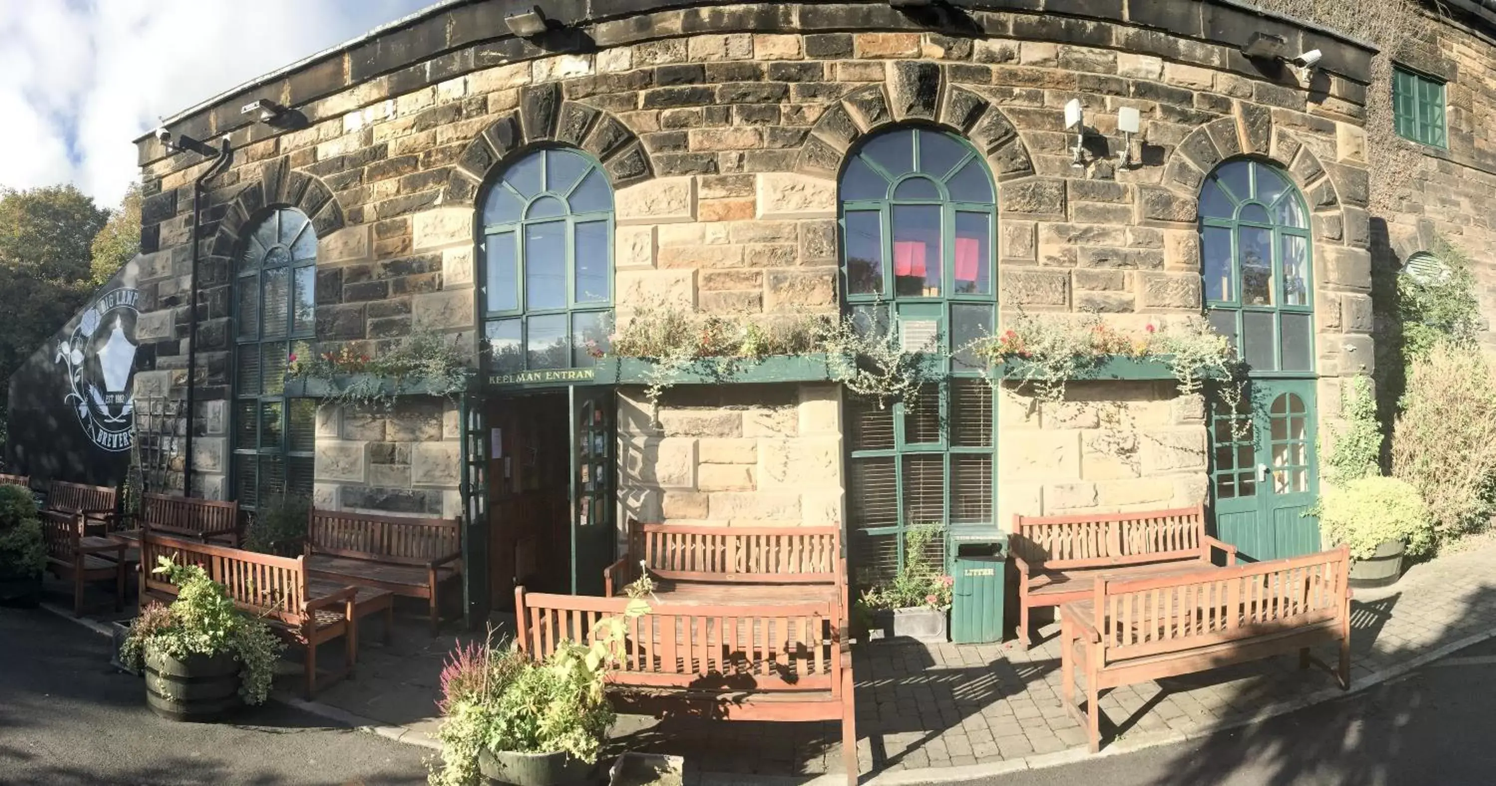 Patio in The Keelman and Big Lamp Brewery