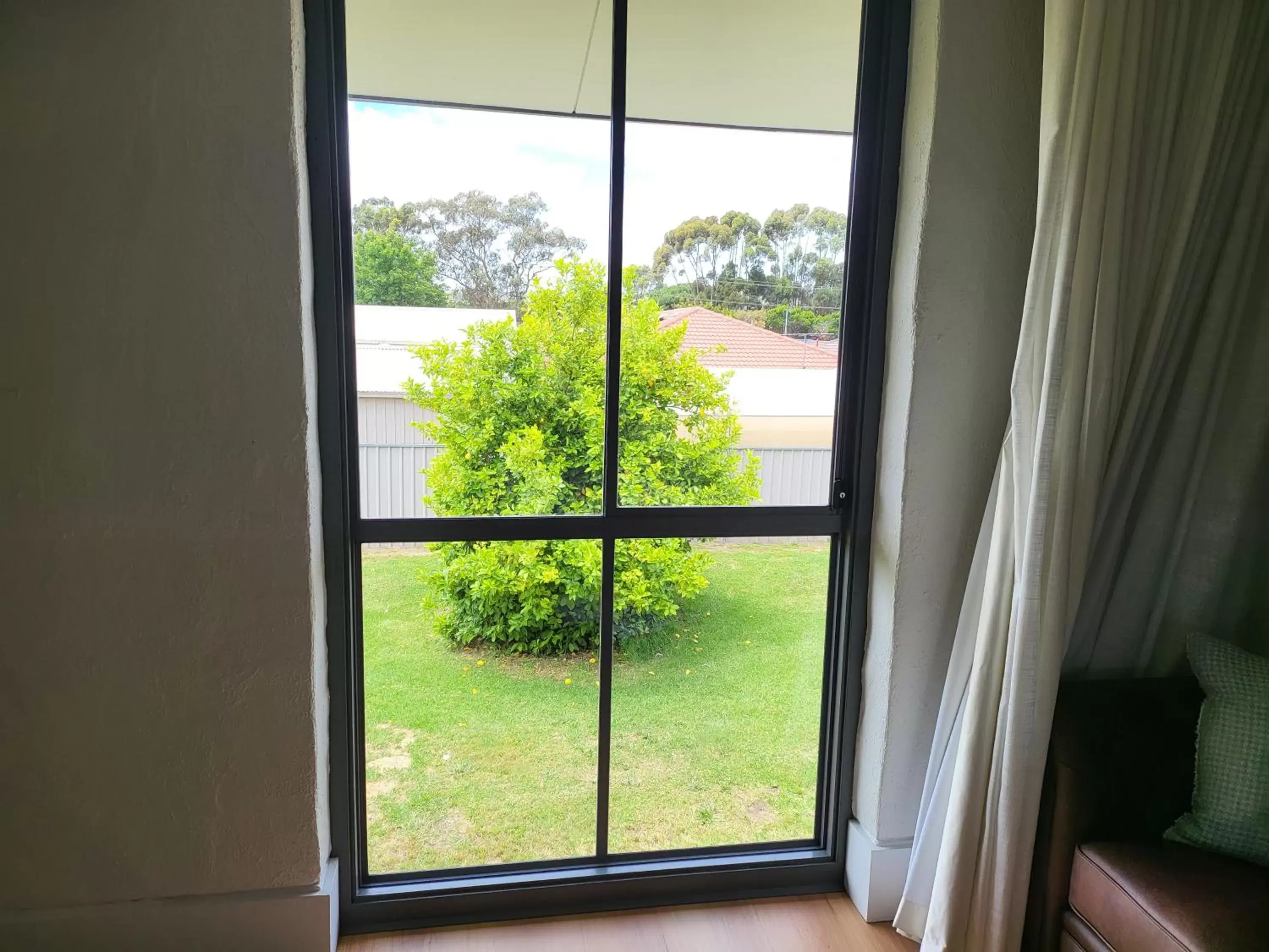 Spring, Garden View in Barossa Weintal Hotel Complex