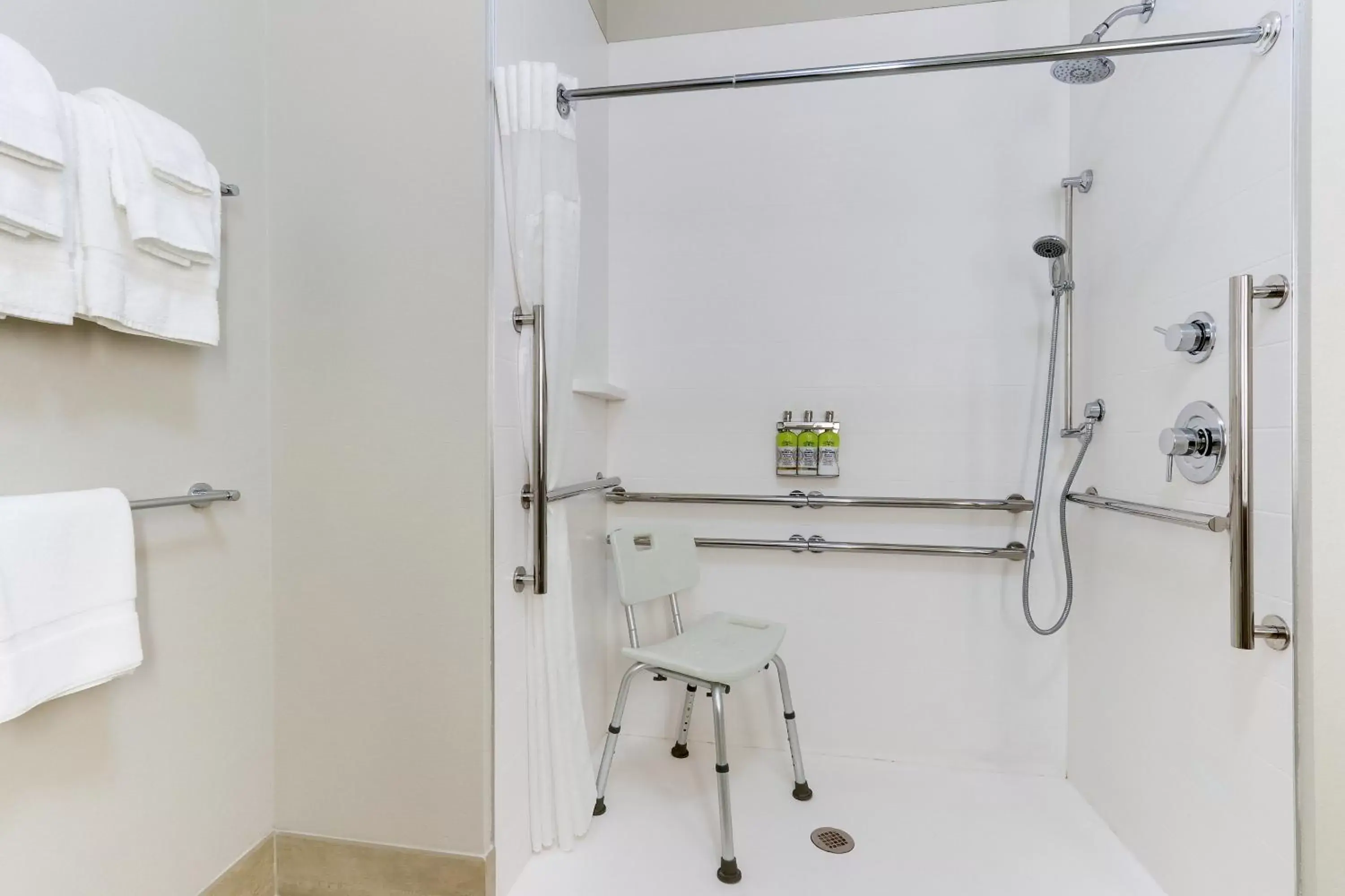 Standard King Room with Mobility Accessible Roll-In Shower in Holiday Inn Express & Suites - Middletown - Goshen by IHG Standard King Room with Mobility Accessible Roll-In Shower in Holiday Inn Express & Suites - Middletown - Goshen by IHG