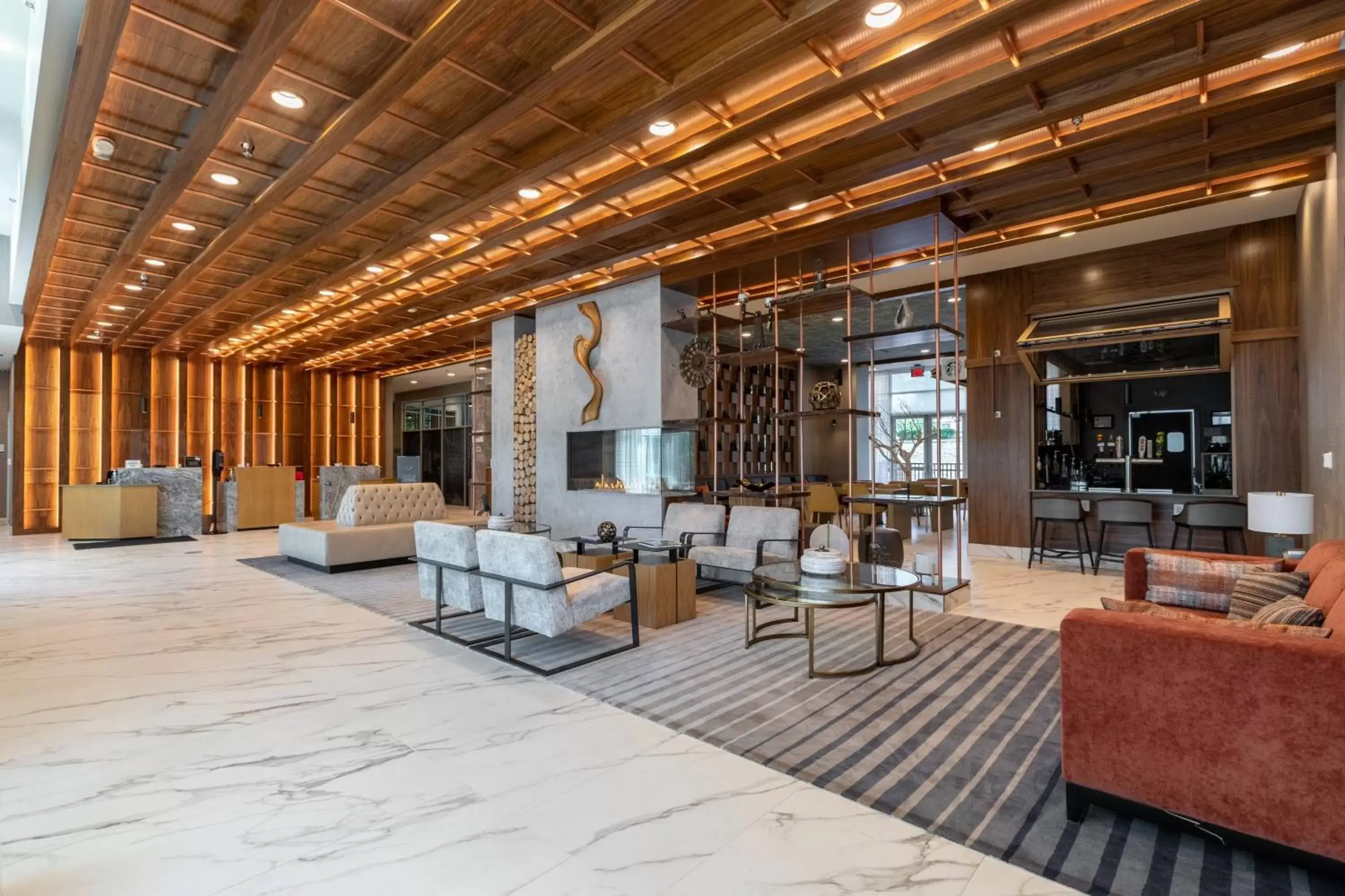 Lobby or reception in Delta Hotels by Marriott Raleigh-Durham at Research Triangle Park