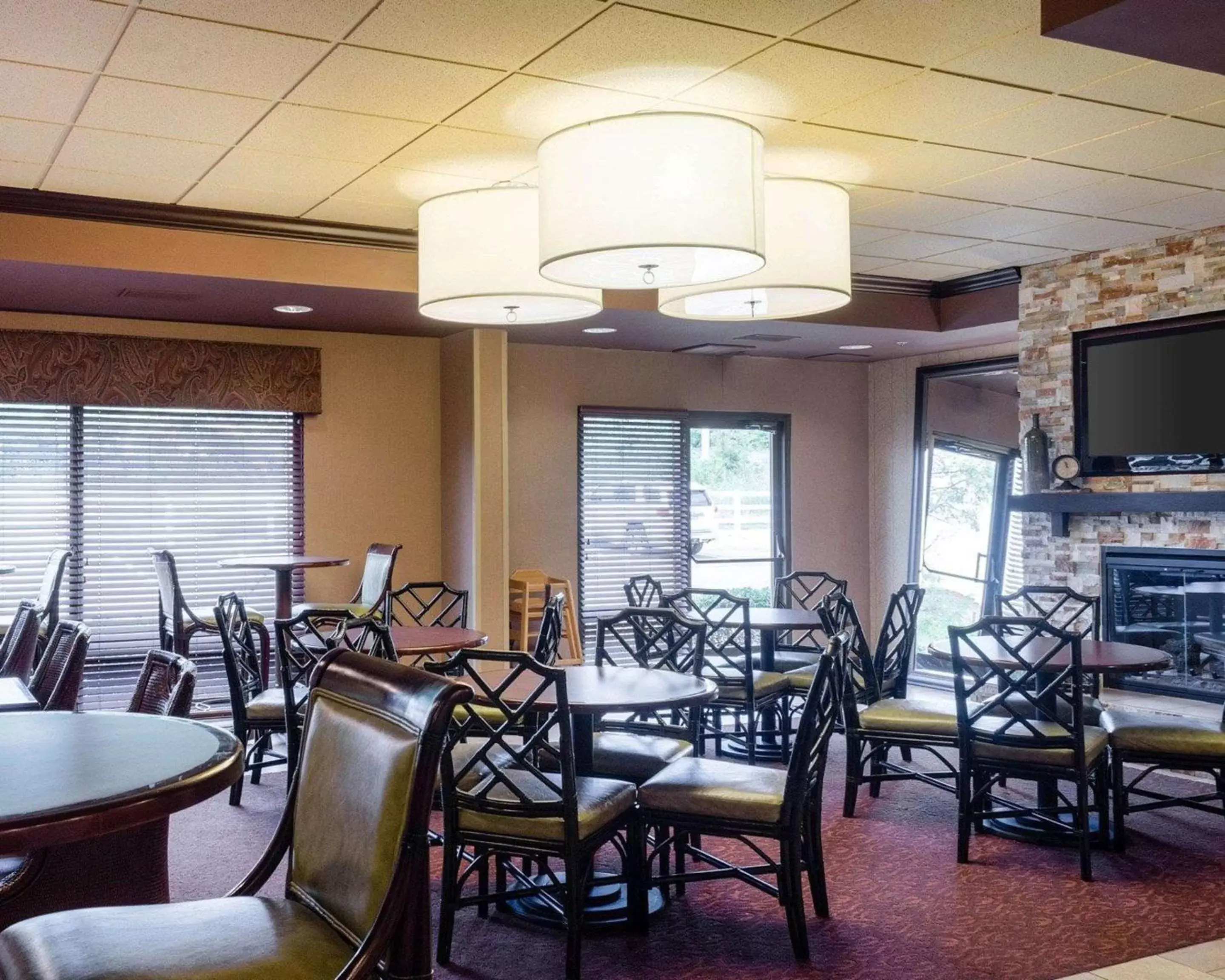 Restaurant/Places to Eat in Comfort Suites Starkville