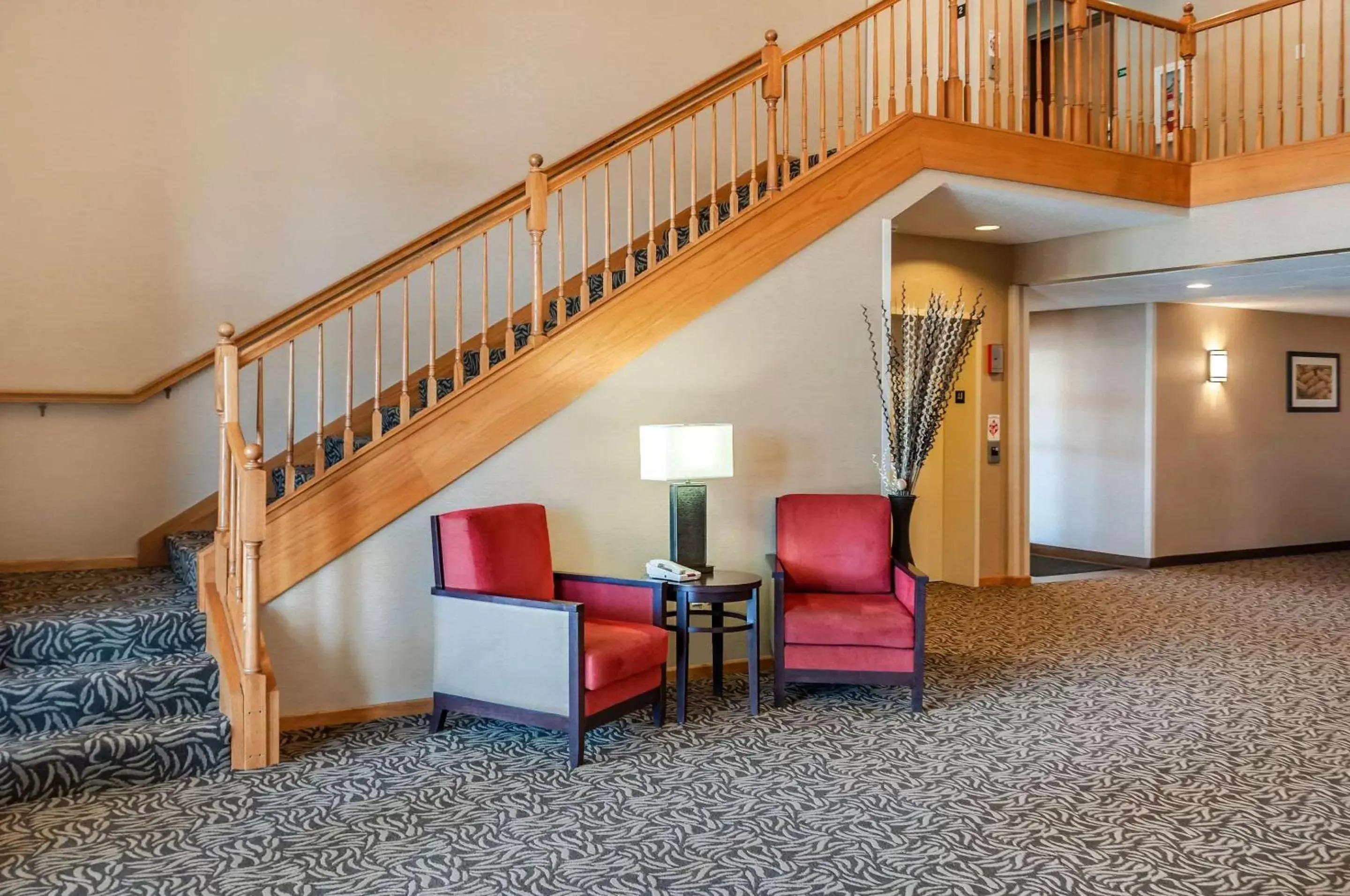 Lobby or reception, Seating Area in Comfort Inn Dyersville Near the Field of Dreams