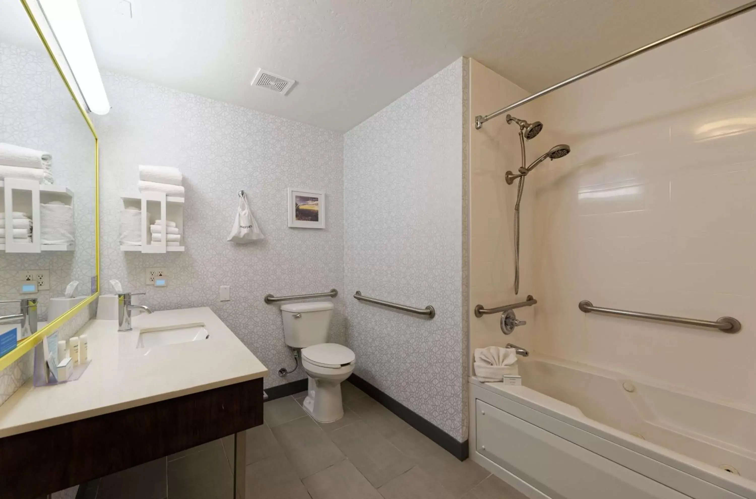 Bathroom in Hampton Inn & Suites Phoenix-Goodyear