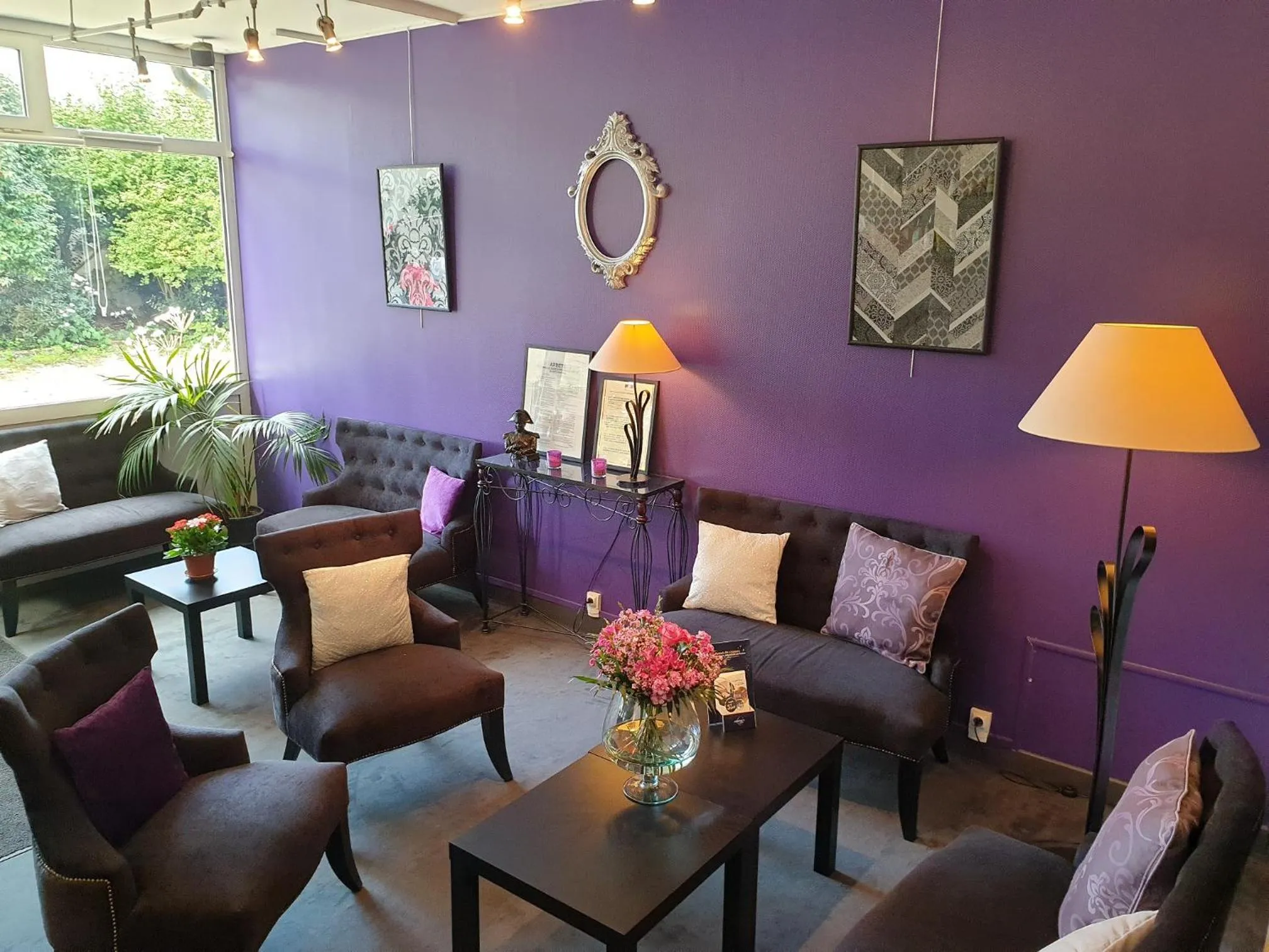 Lounge or bar in Hôtel Le Rohan Charme et Caractère