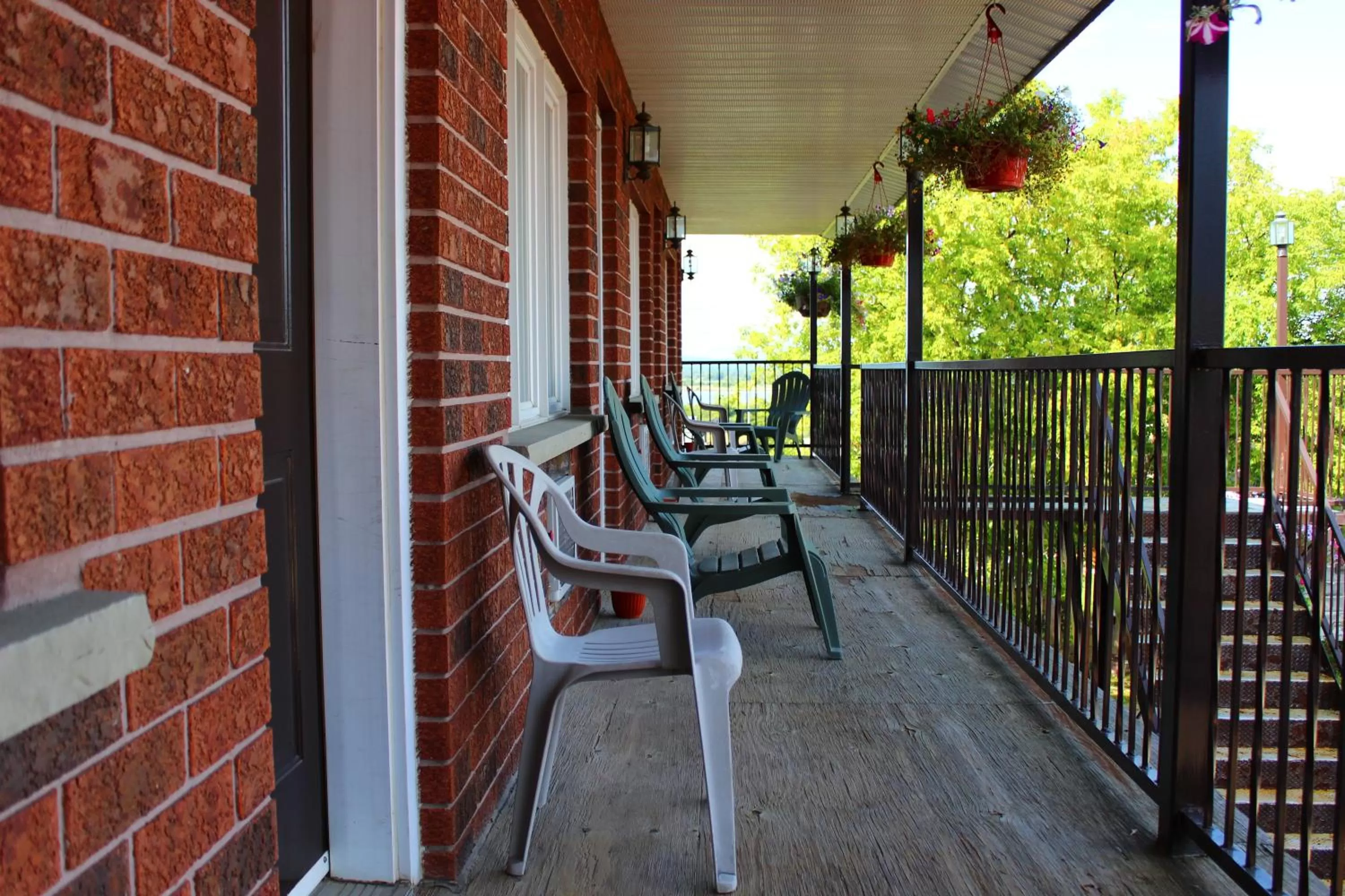 Day in Hawberry Motel