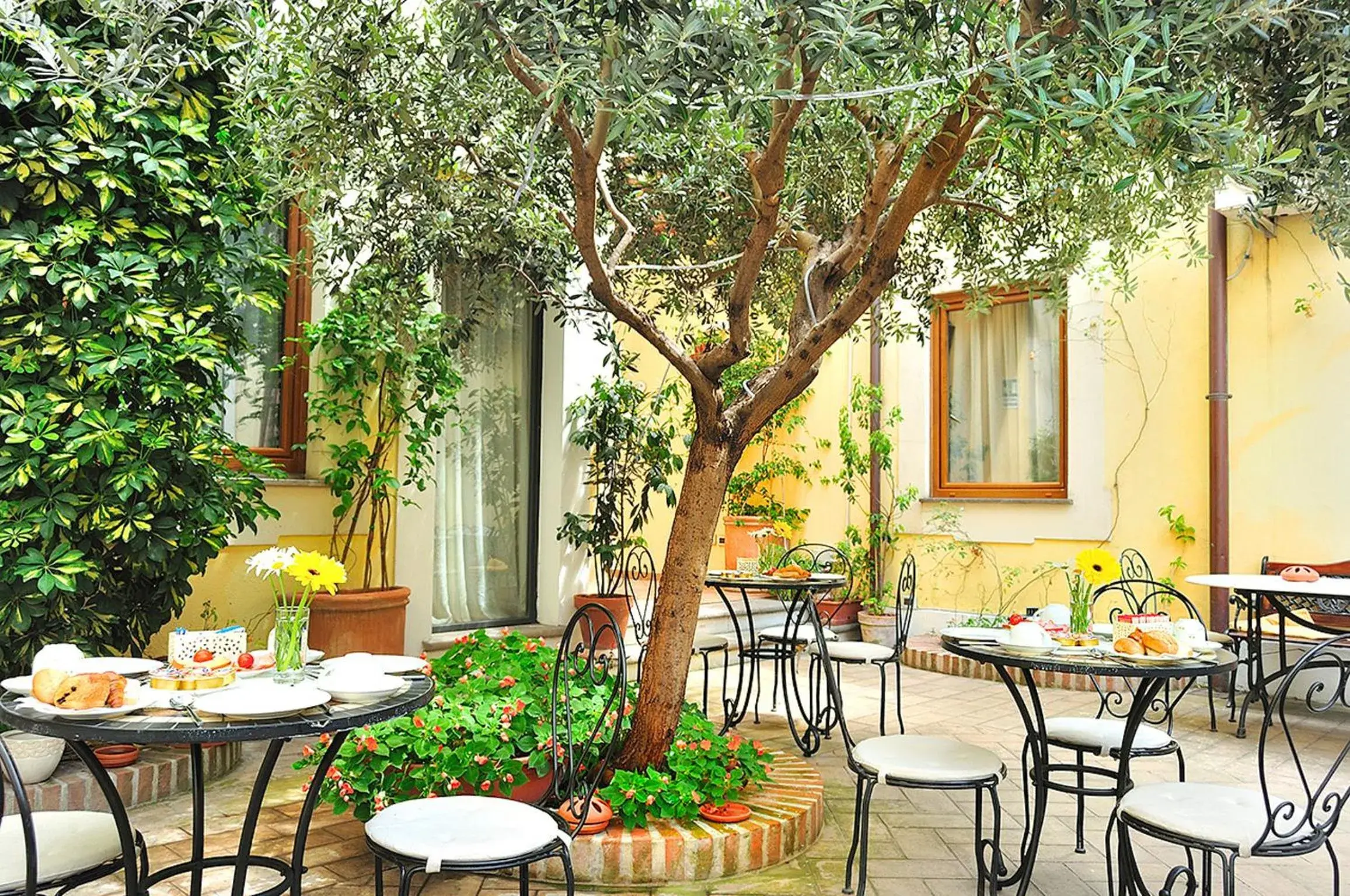 Garden, Restaurant/Places to Eat in Relais Le Clarisse