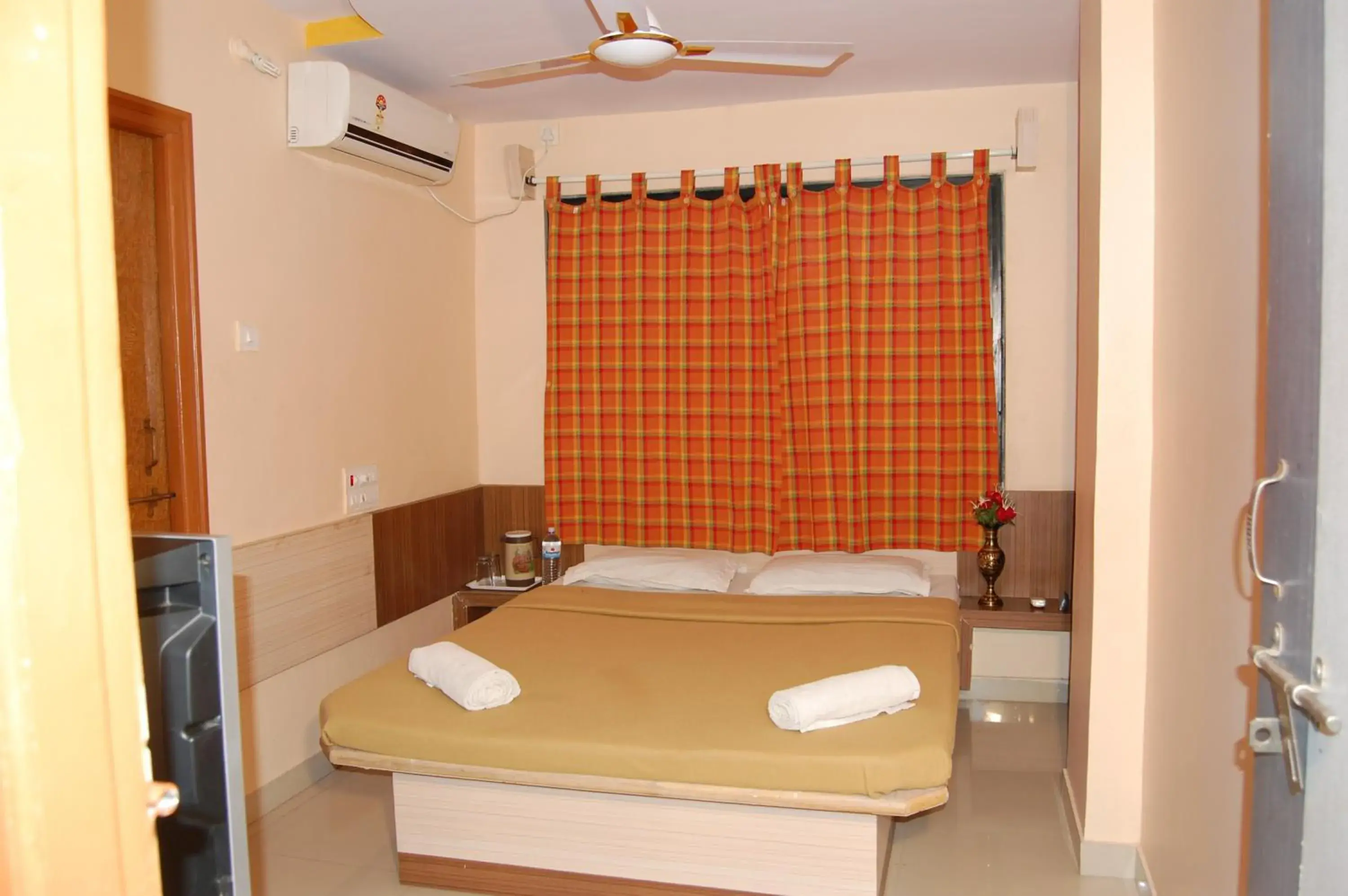 Photo of the whole room, Bed in Hotel Utsav