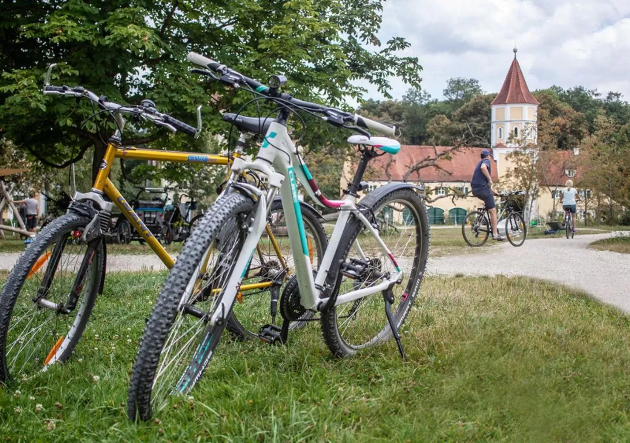 People in Naturschlosshotel Blumenthal