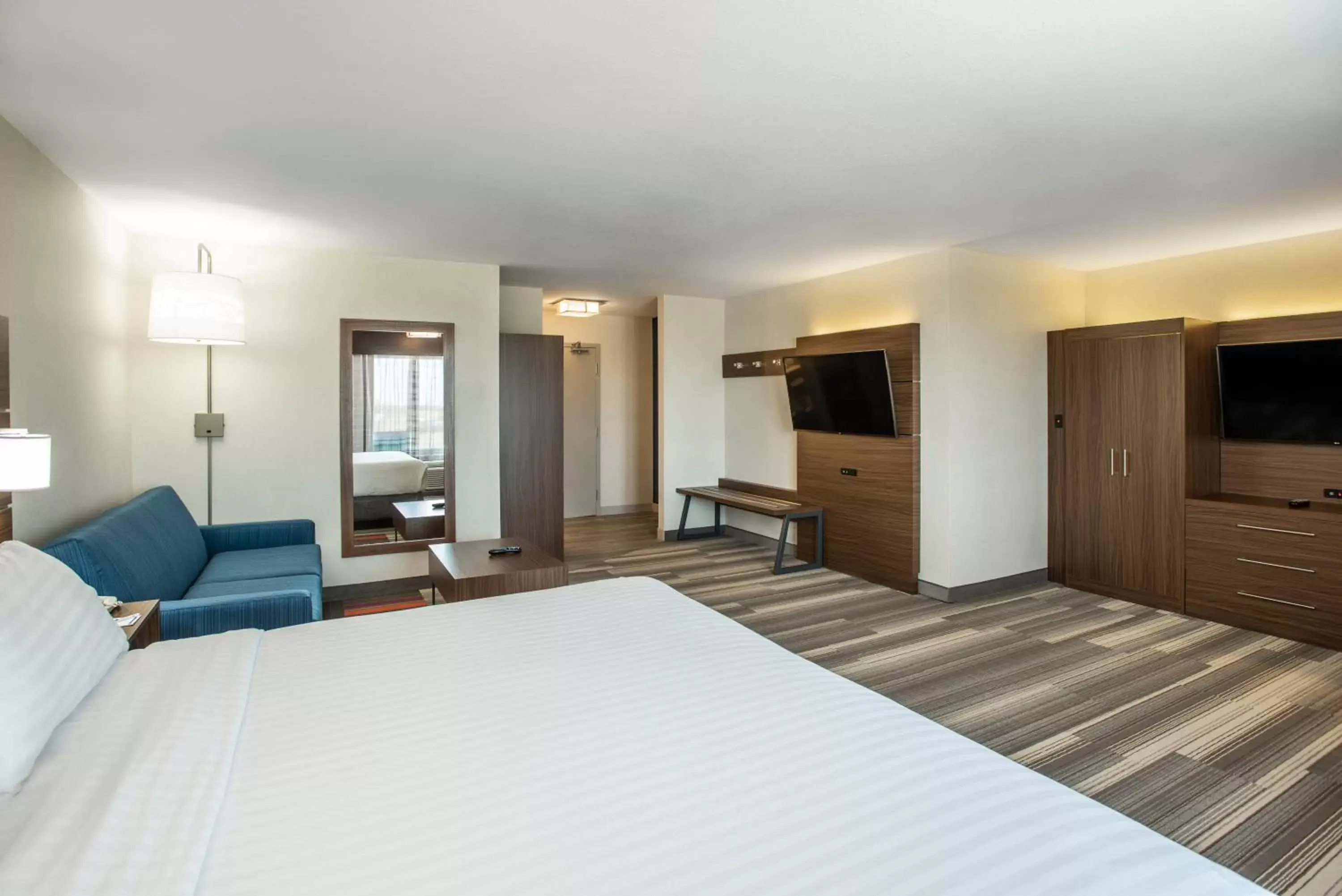 Photo of the whole room, Bed in Holiday Inn Express & Suites Medicine Hat, an IHG Hotel