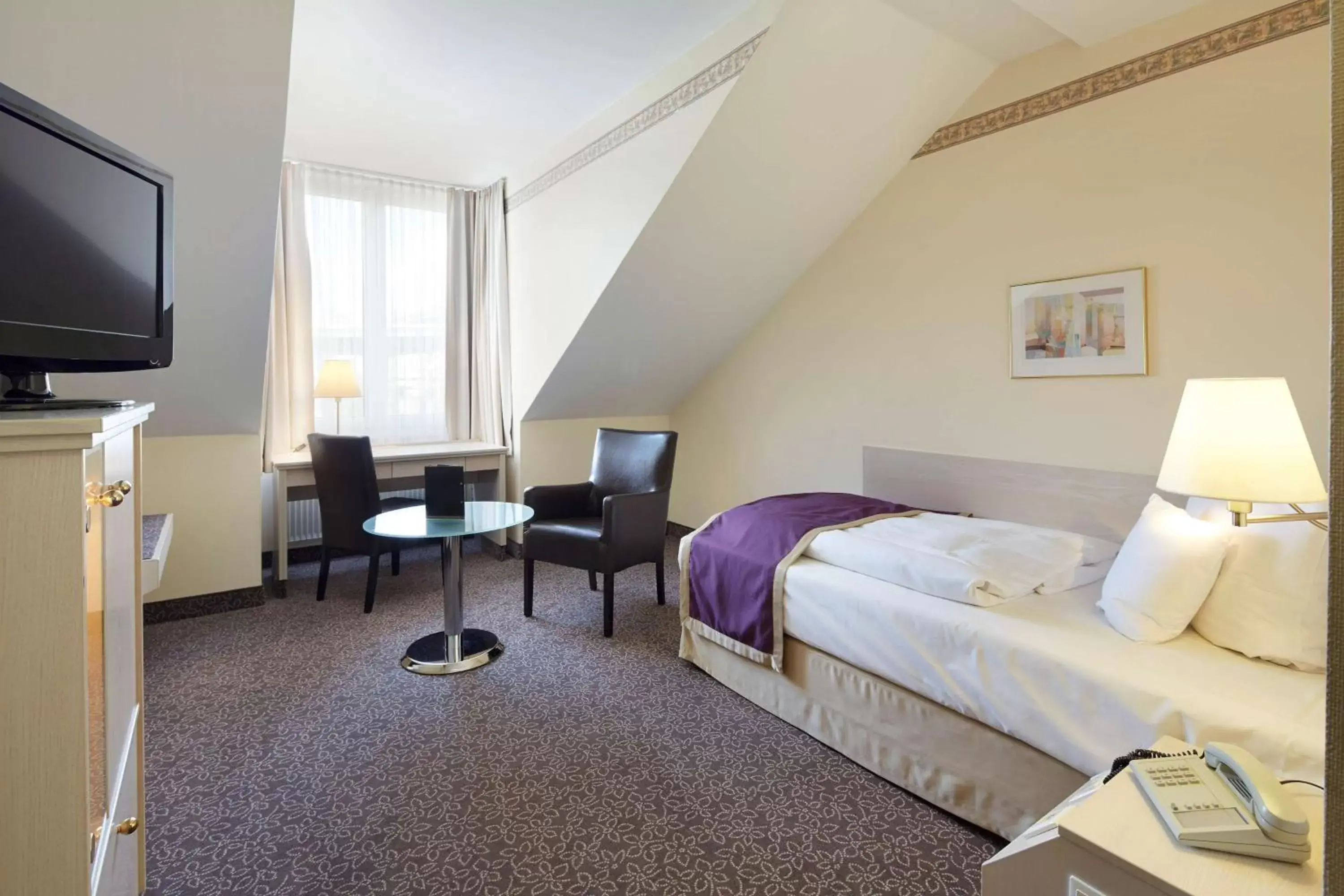 Photo of the whole room, Bed in Best Western Hotel Helmstedt am Lappwald