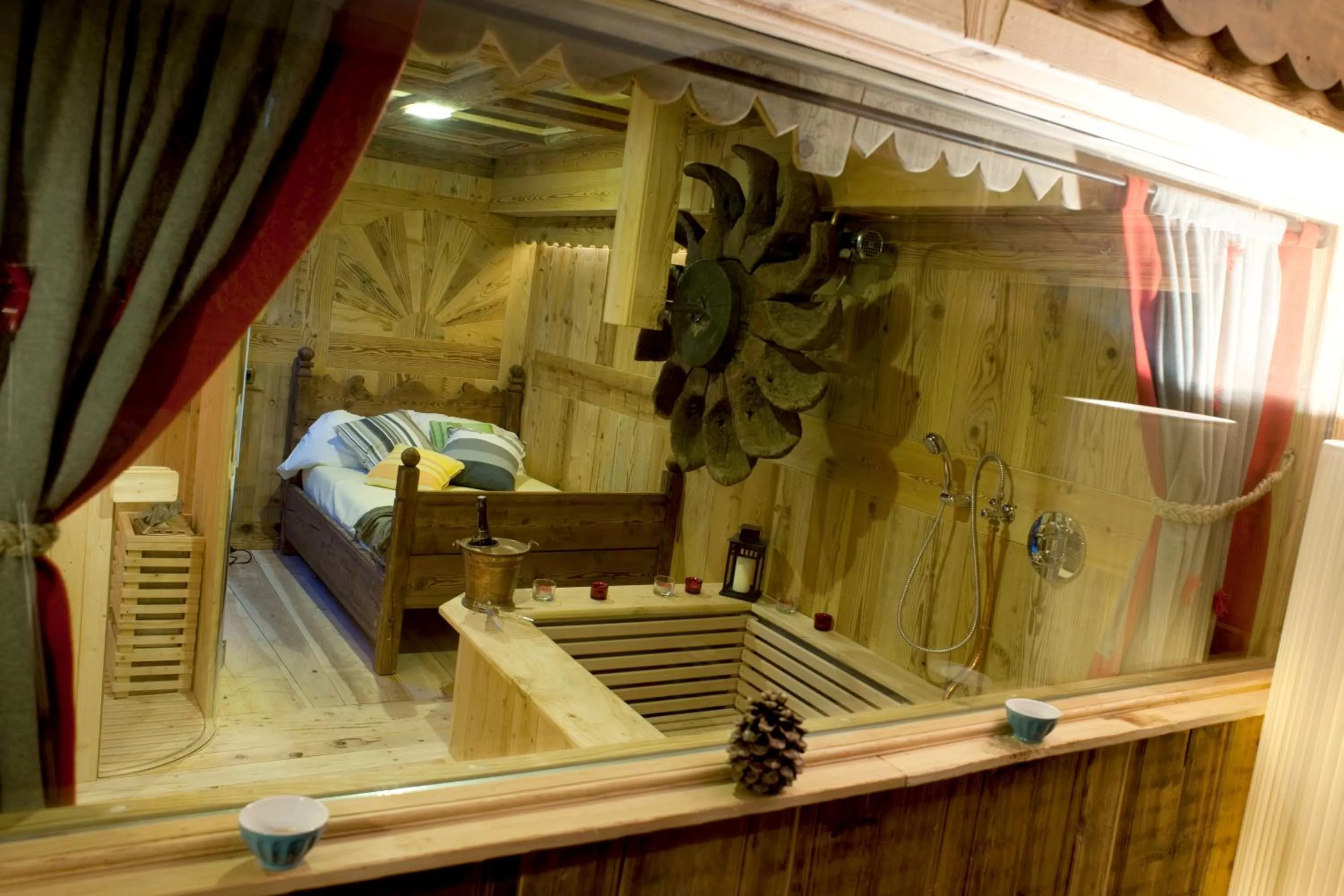 Hot Tub in Hotel Chalet La Meridiana