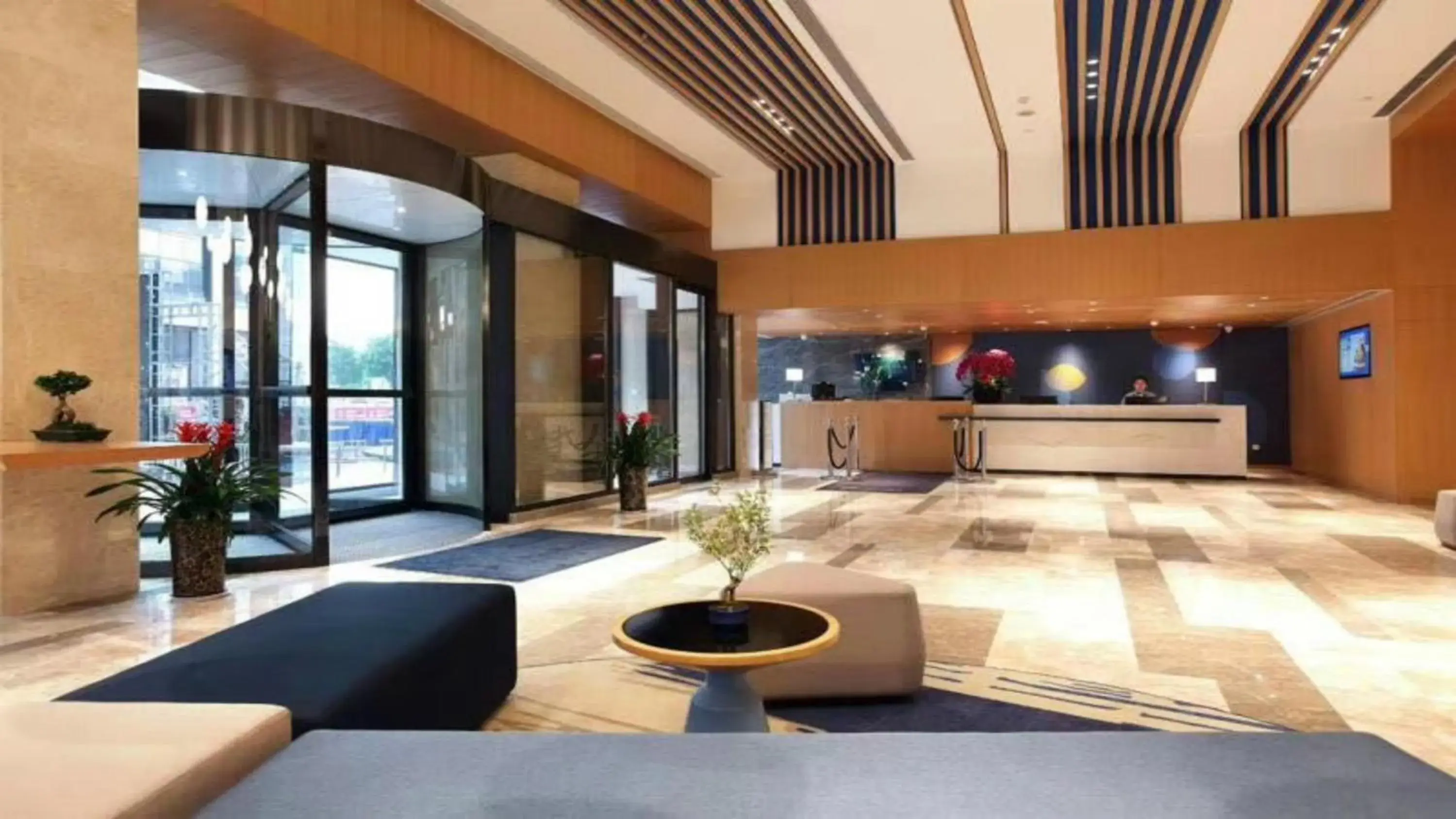 Property building, Lobby/Reception in Holiday Inn Express Xi'an Qujiang South, an IHG Hotel
