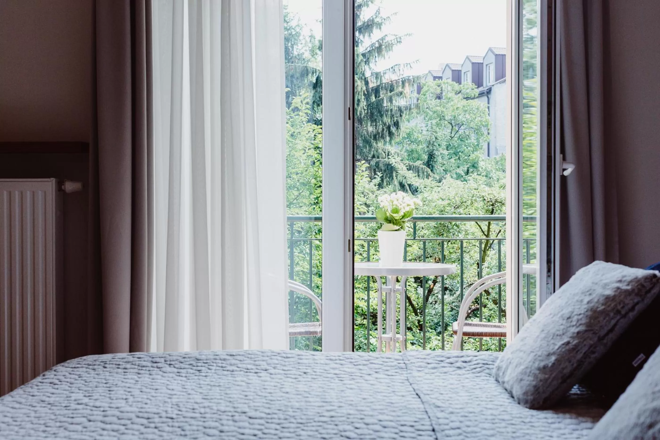 Garden view, Bed in 4Seasons﻿ Apartments Cracow