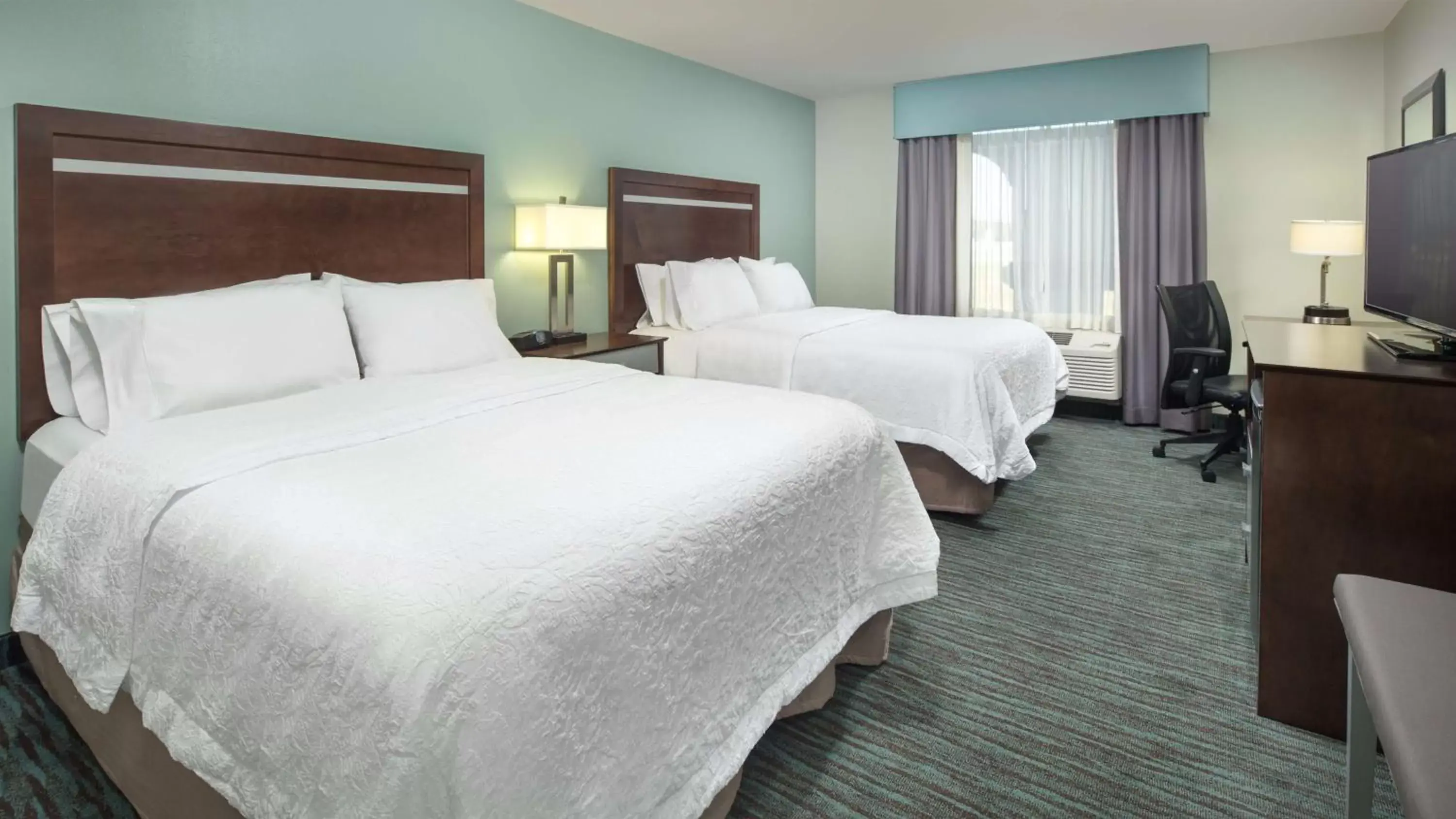 Bed in Hampton Inn & Suites Schererville