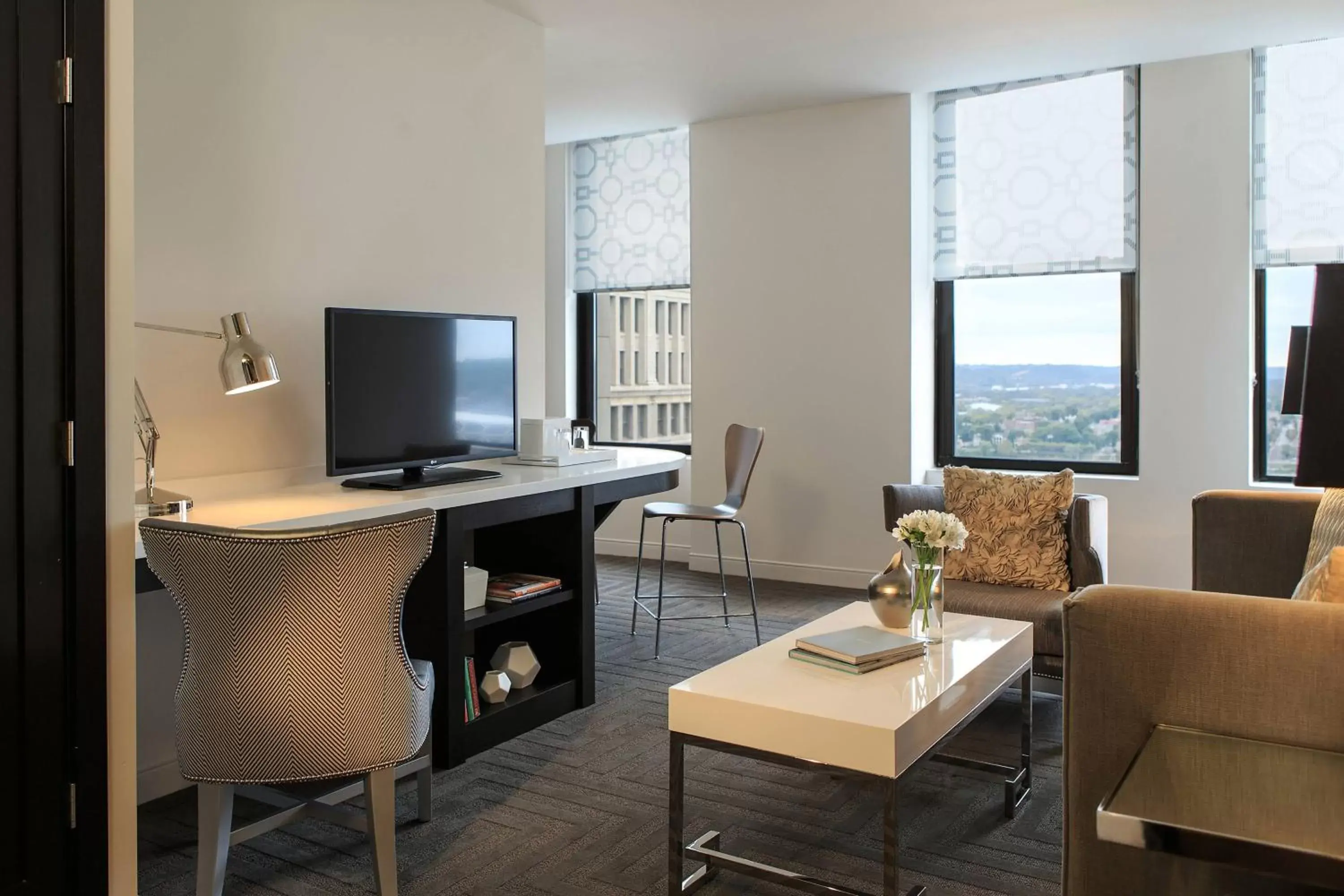 Living room, TV/Entertainment Center in Renaissance Cincinnati Downtown Hotel