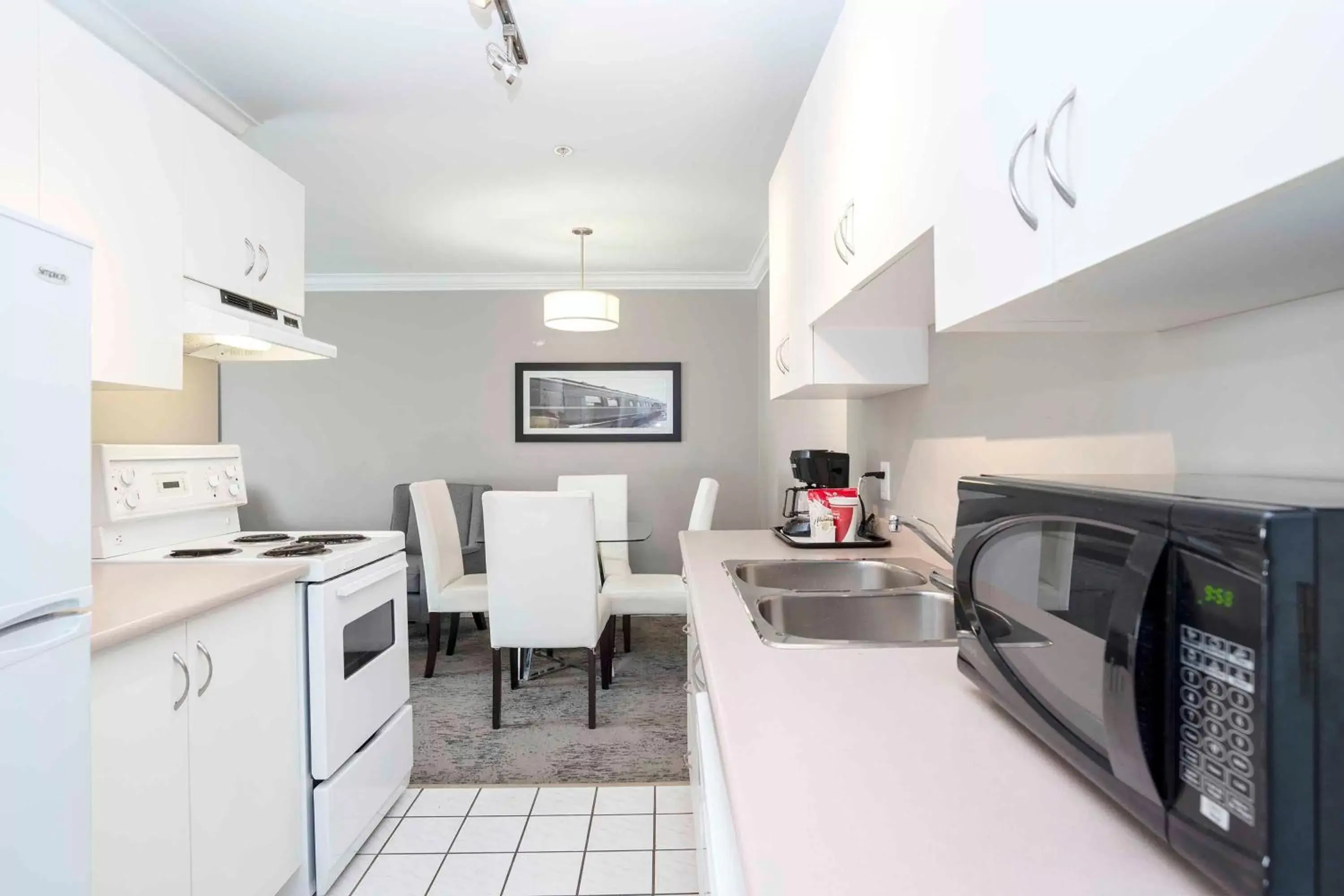 Kitchen or kitchenette, Kitchen/Kitchenette in Sandman Hotel & Suites Prince George