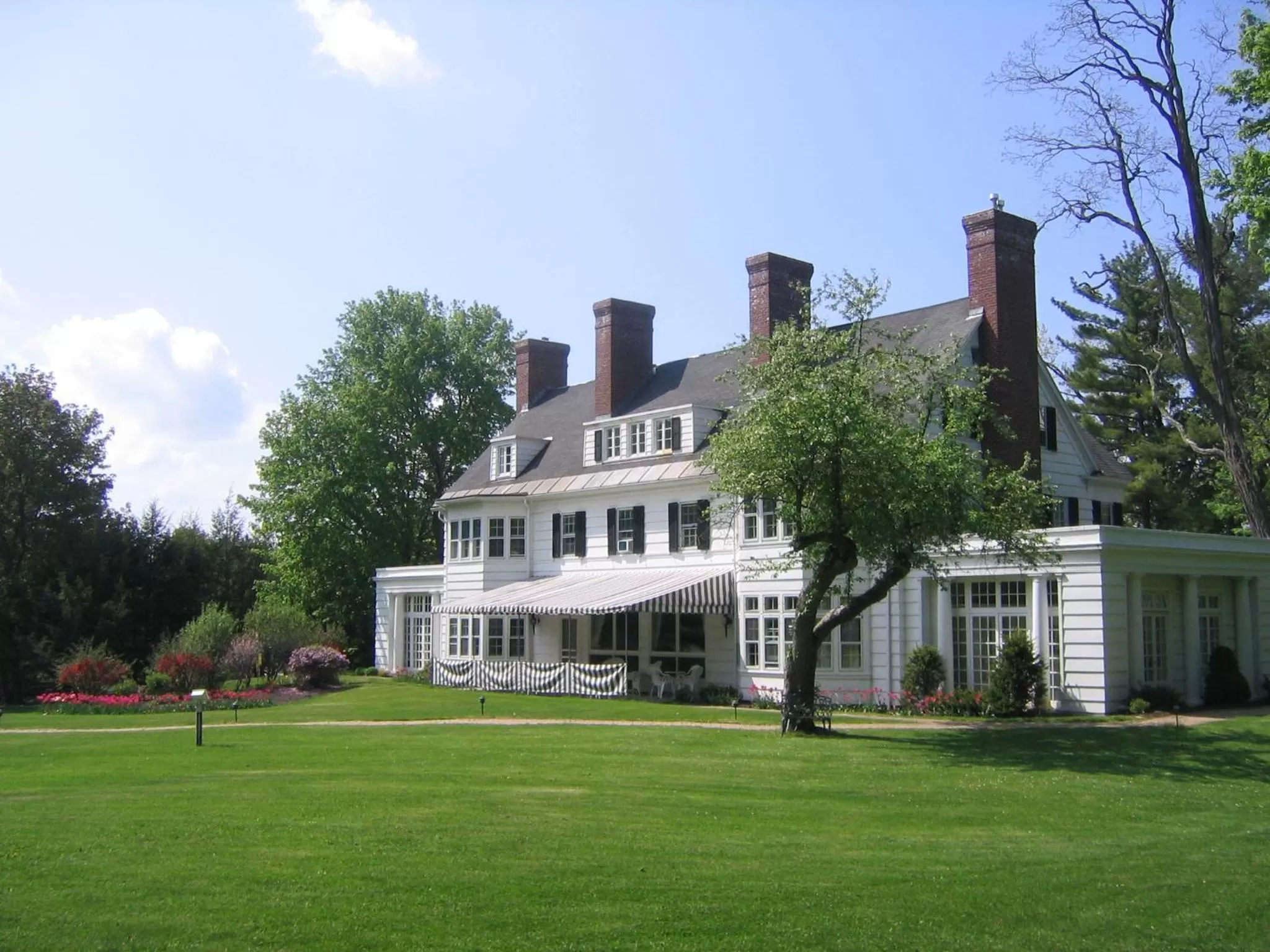 Property building in Four Chimneys Inn