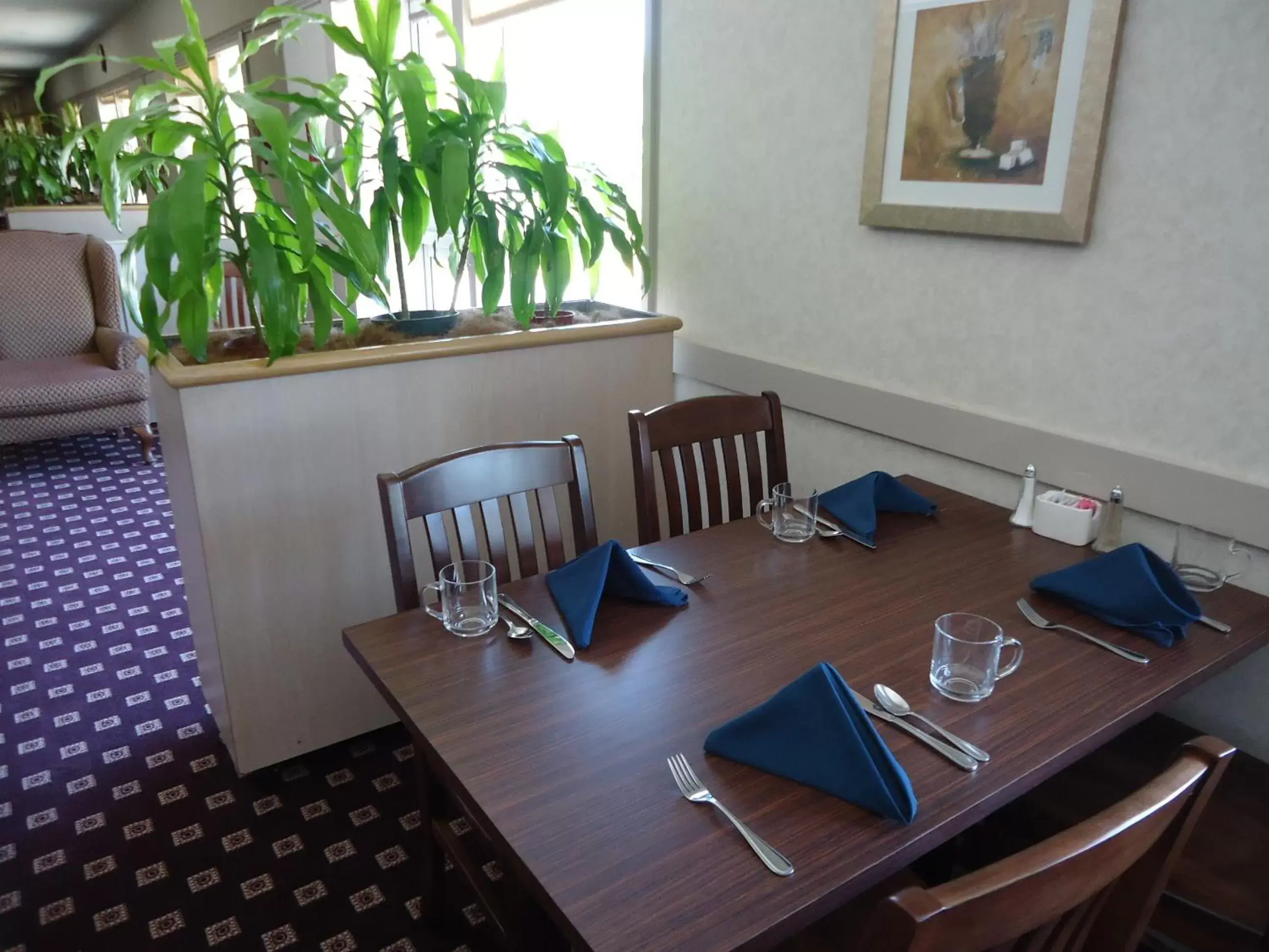 Restaurant/places to eat in Ramada by Wyndham Trenton Restaurant/places to eat in Ramada by Wyndham Trenton