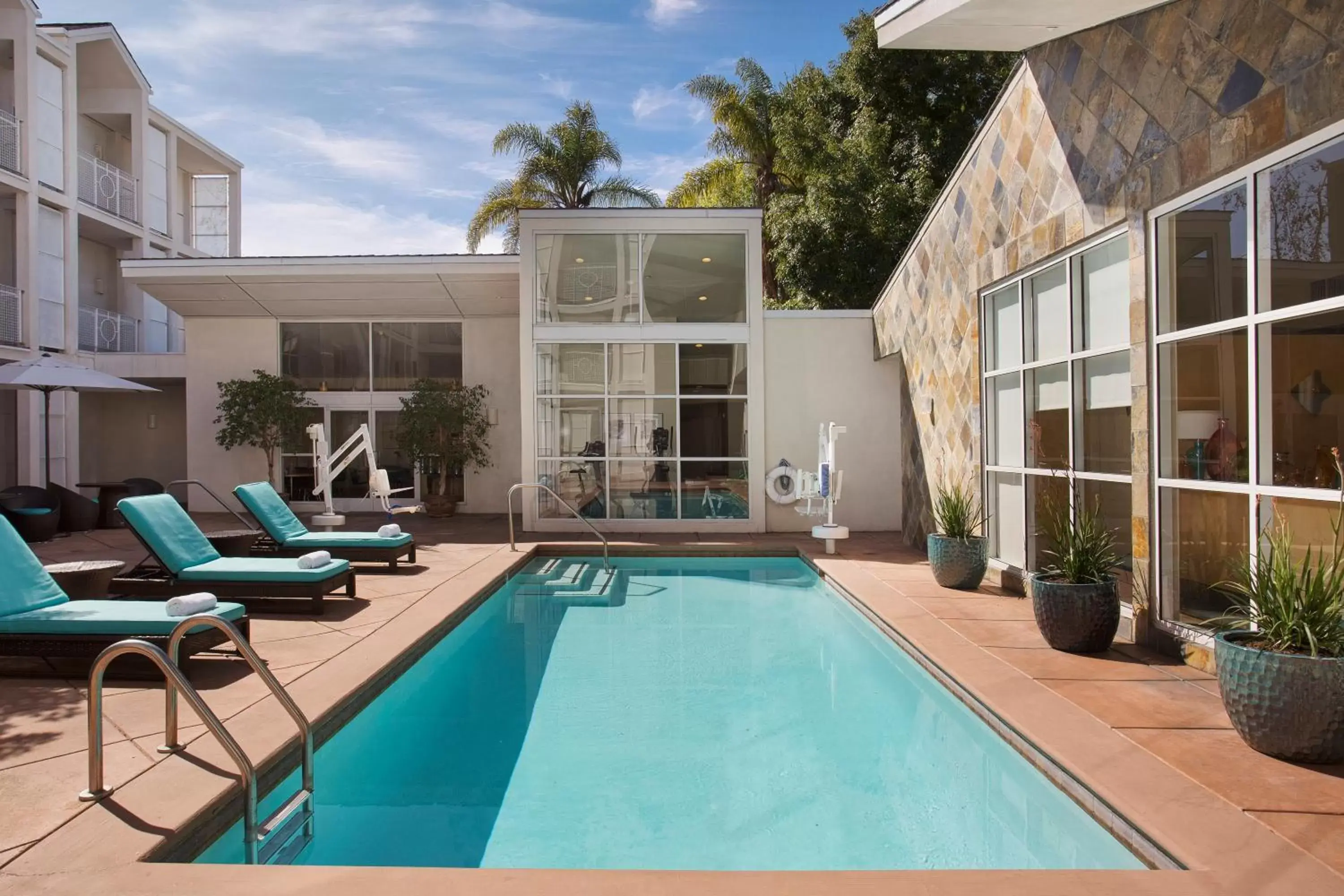 Swimming Pool in Corporate Inn Sunnyvale - All-Suite Hotel