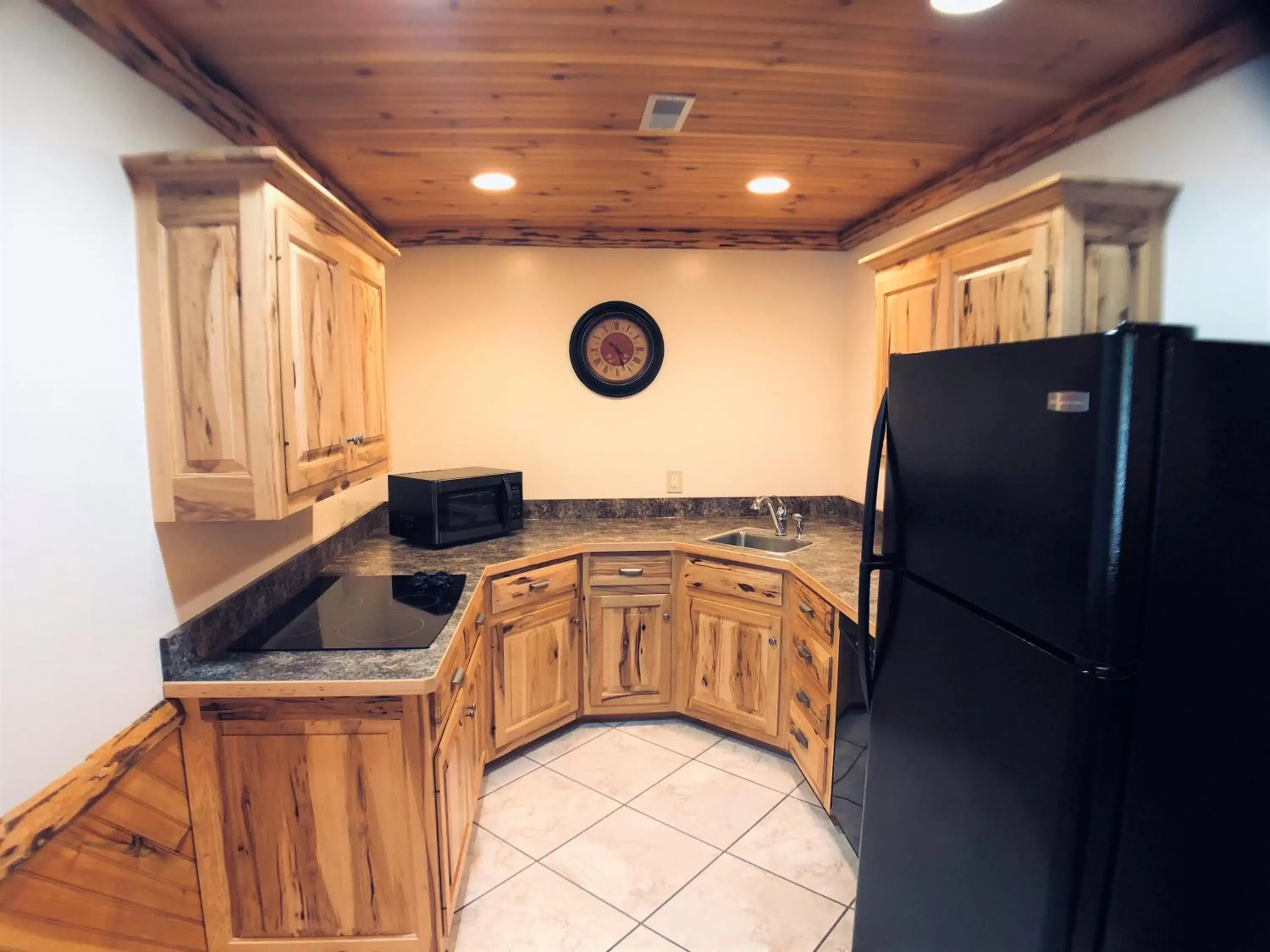 Kitchen/Kitchenette in Sojourner's Lodge & Log Cabin Suites