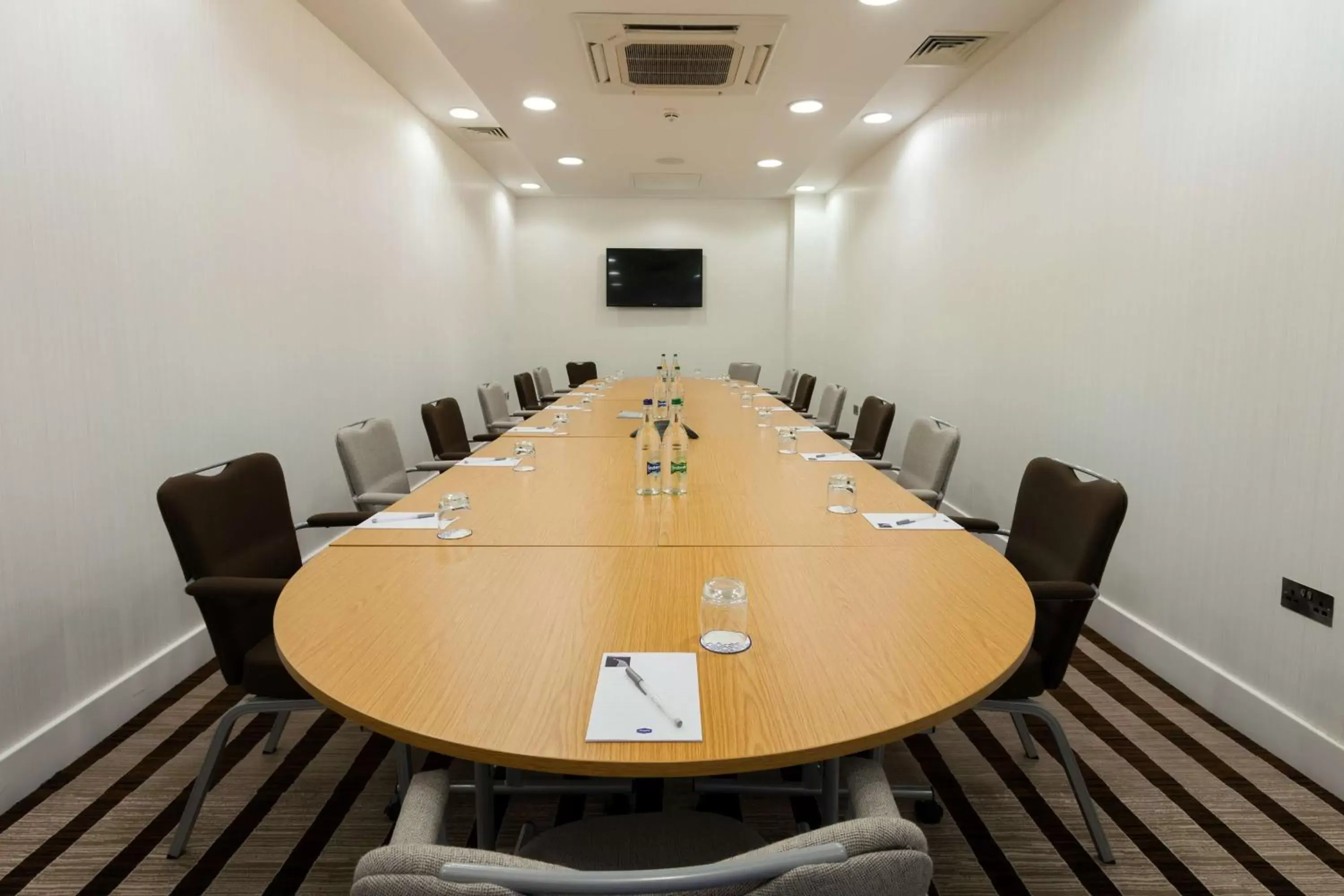 Meeting/conference room in Hampton by Hilton London Gatwick Airport