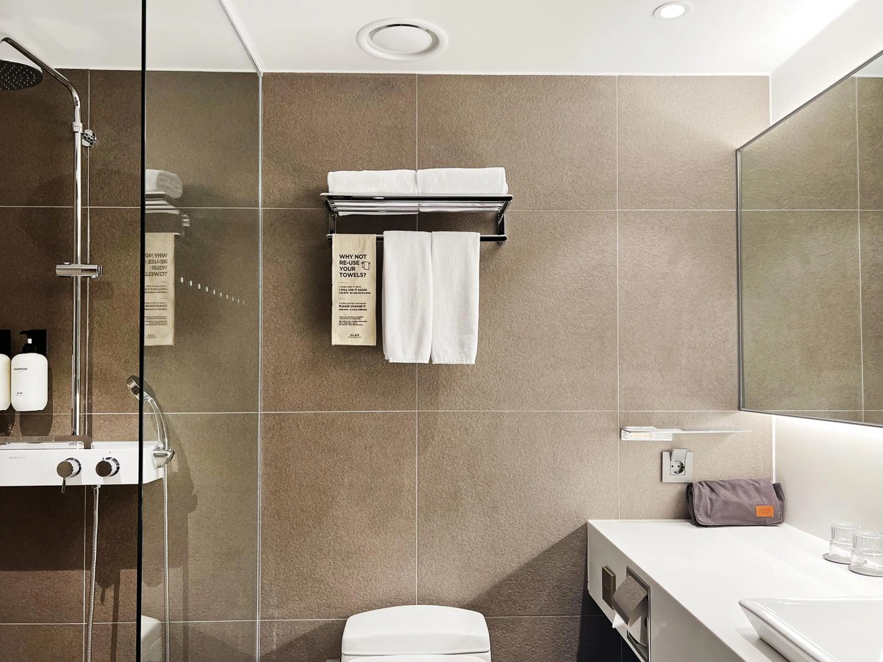 Shower in Maison Glad Jeju