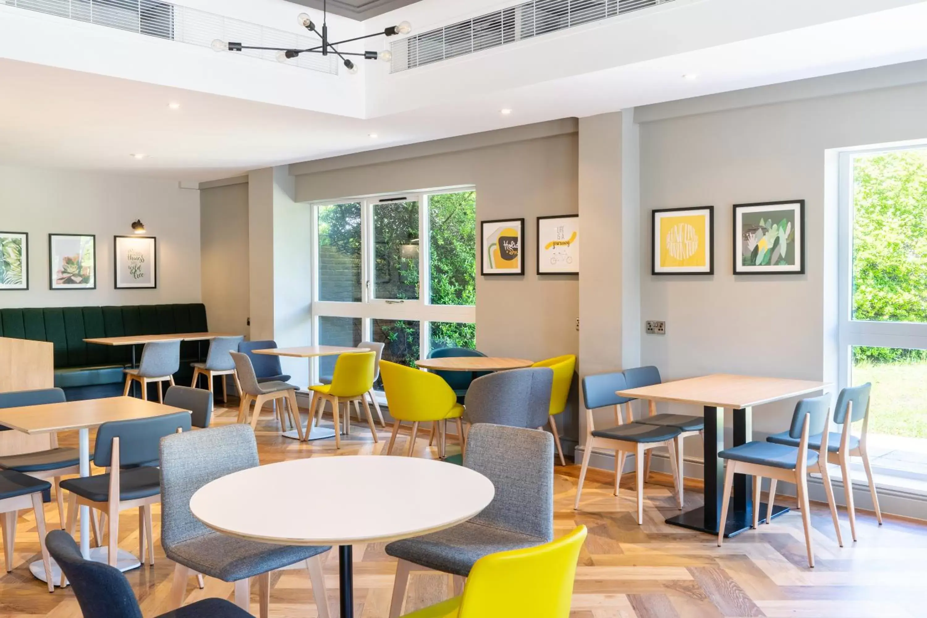 Restaurant/Places to Eat in Holiday Inn Fareham Solent, an IHG Hotel