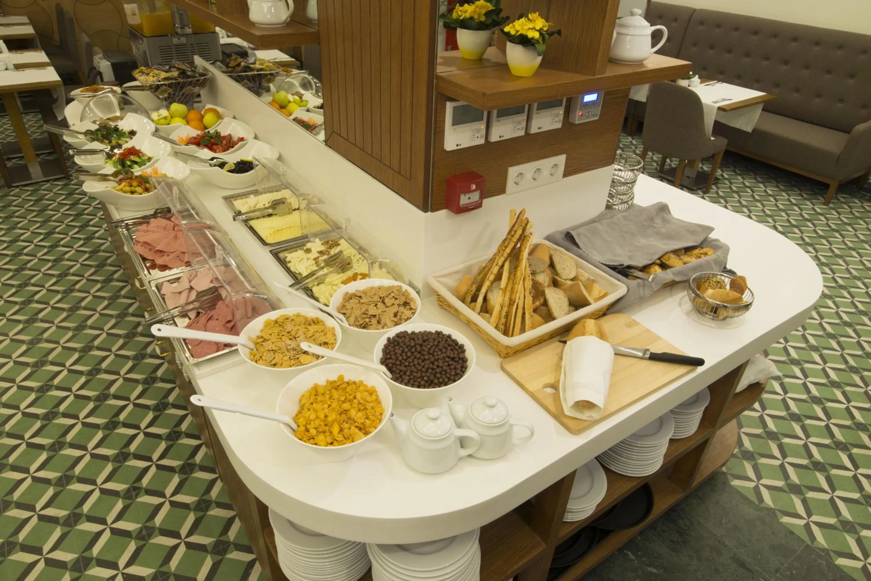 Restaurant/places to eat in Cumbali Plaza Hotel