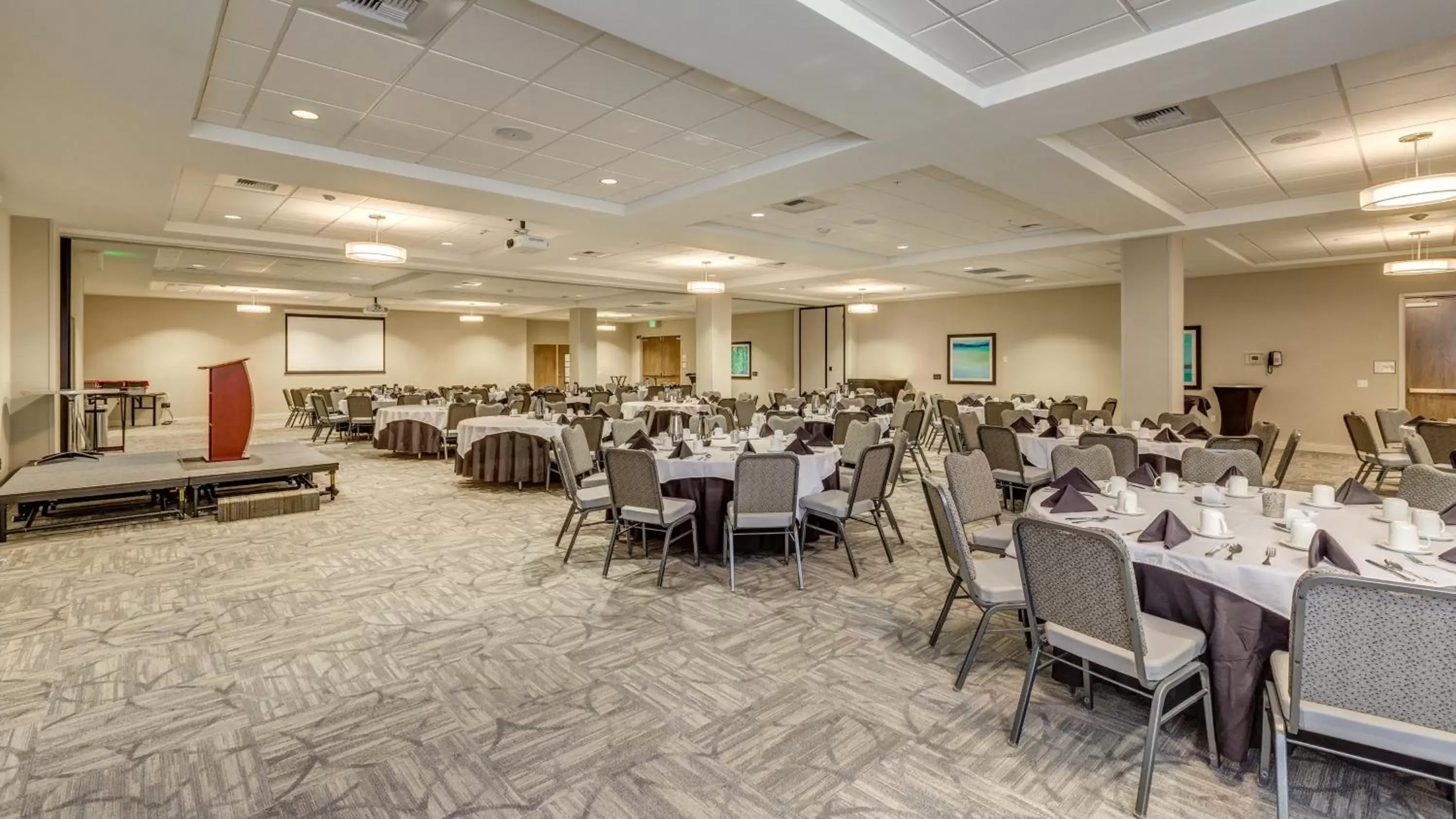 Meeting/conference room, Restaurant/Places to Eat in Holiday Inn Bellingham, an IHG Hotel