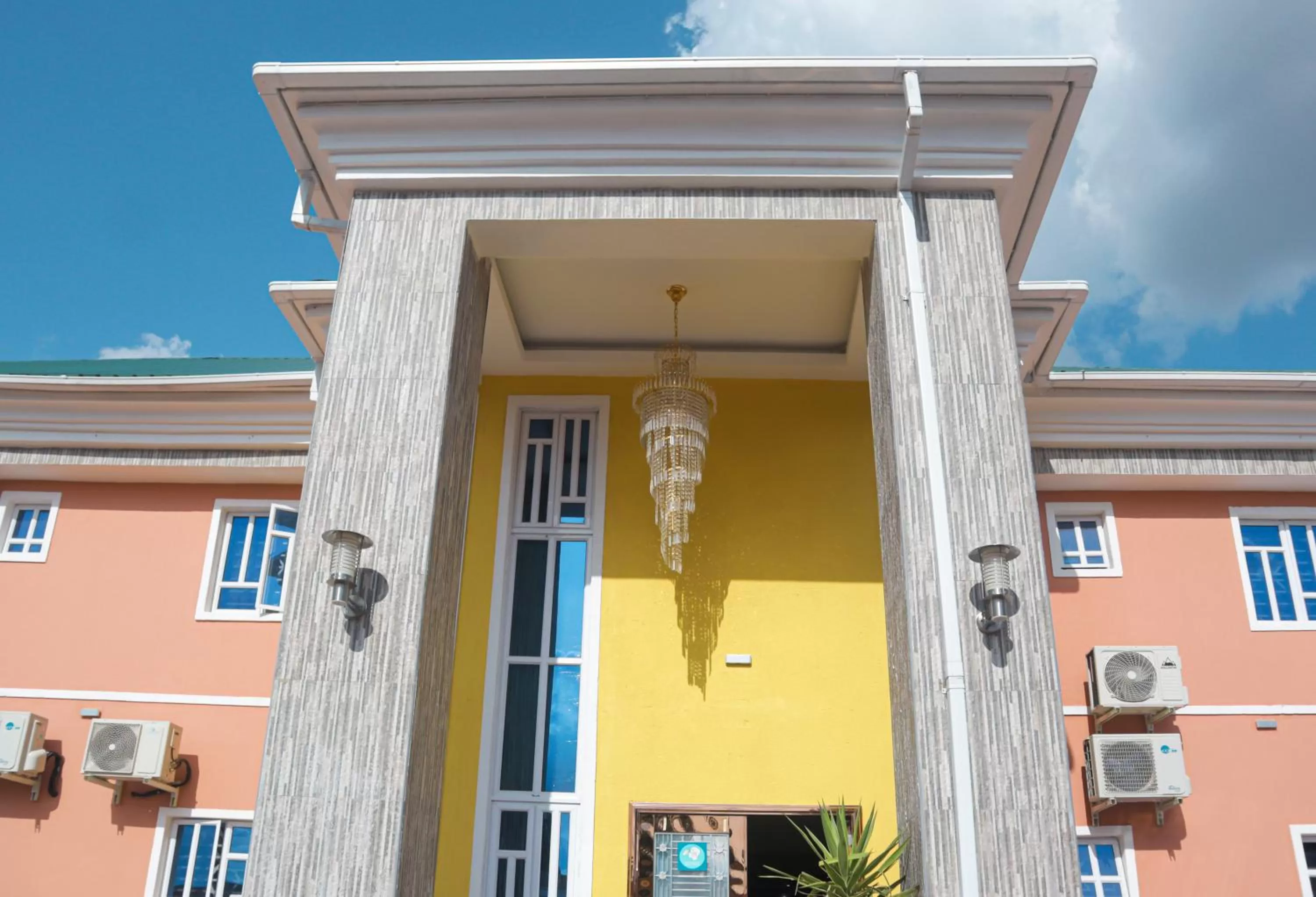 Facade/entrance in Gold Crown International Hotel Johannesburg