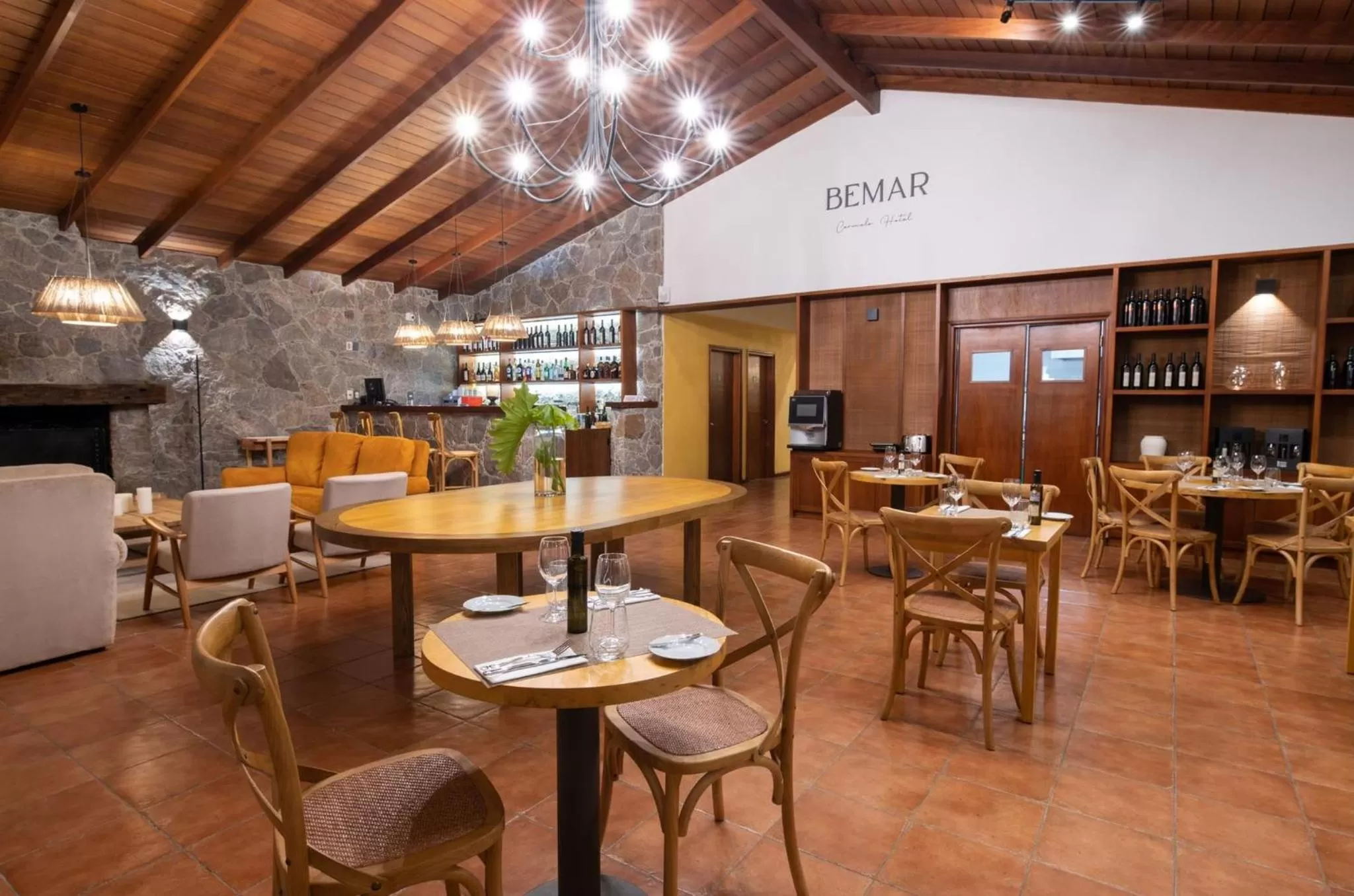 Restaurant/places to eat in Bemar Carmelo Hotel