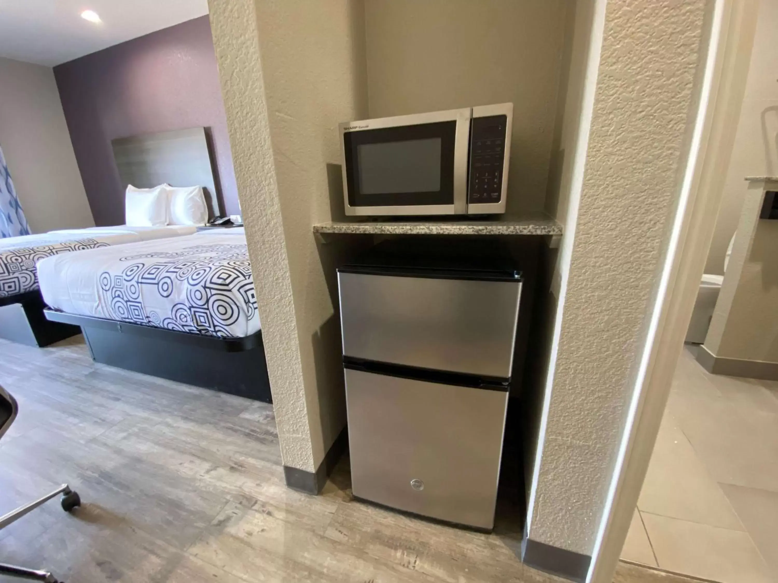 Photo of the whole room, Bathroom in SureStay Plus Hotel by Best Western Ada