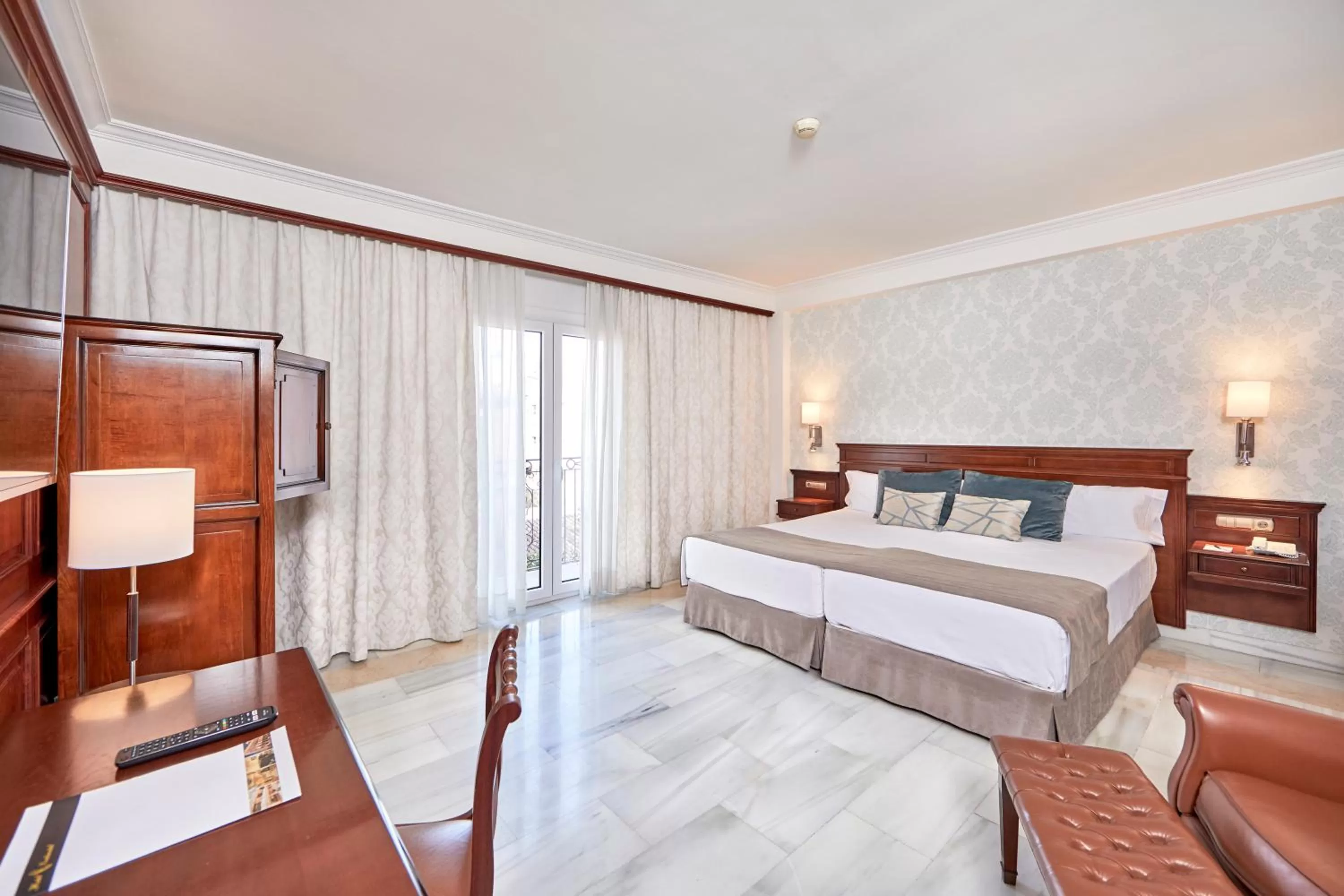 Photo of the whole room, Bed in Bordoy Continental Palma