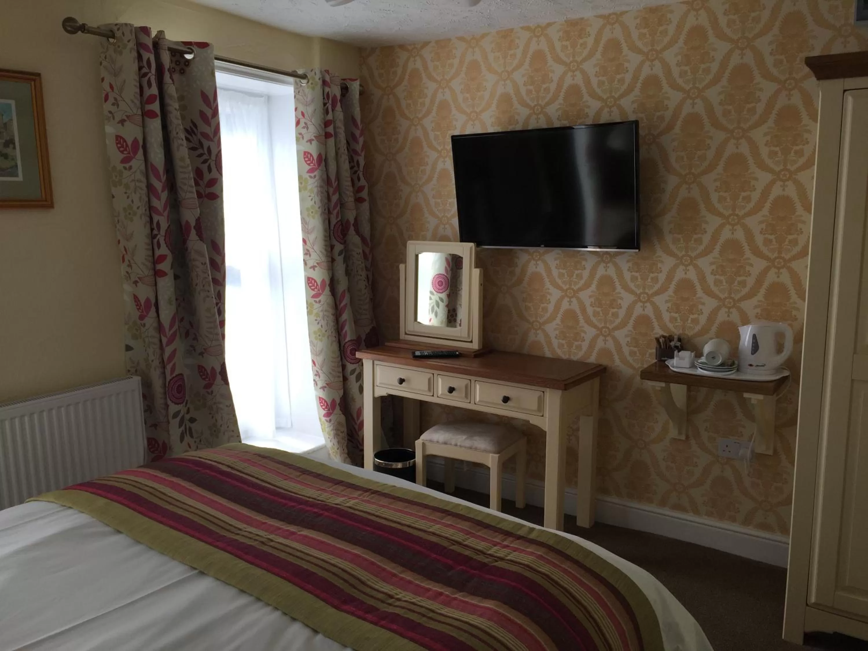 TV and multimedia, Bed in The Talbot Hotel