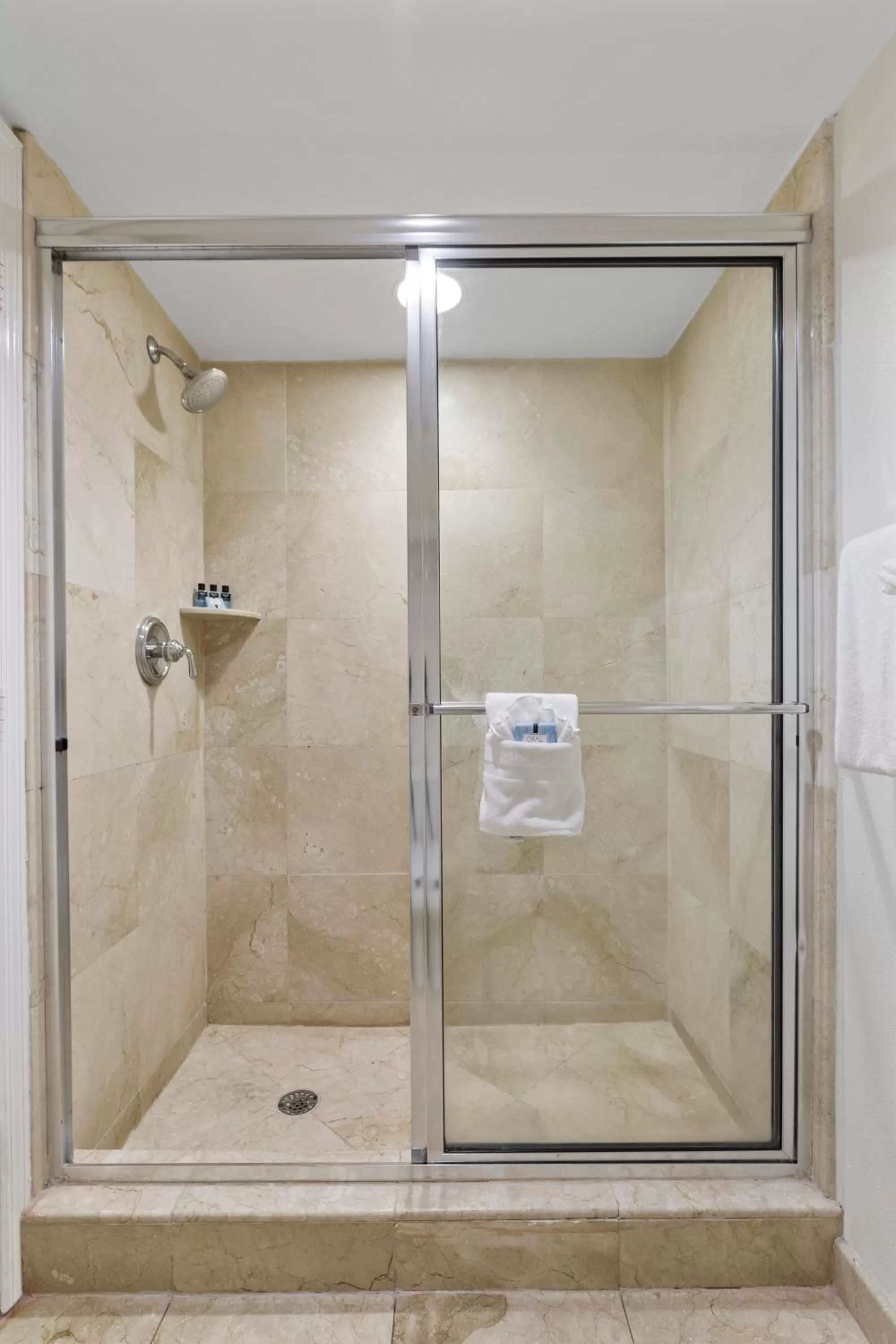 Shower in Reefhouse Resort and Marina