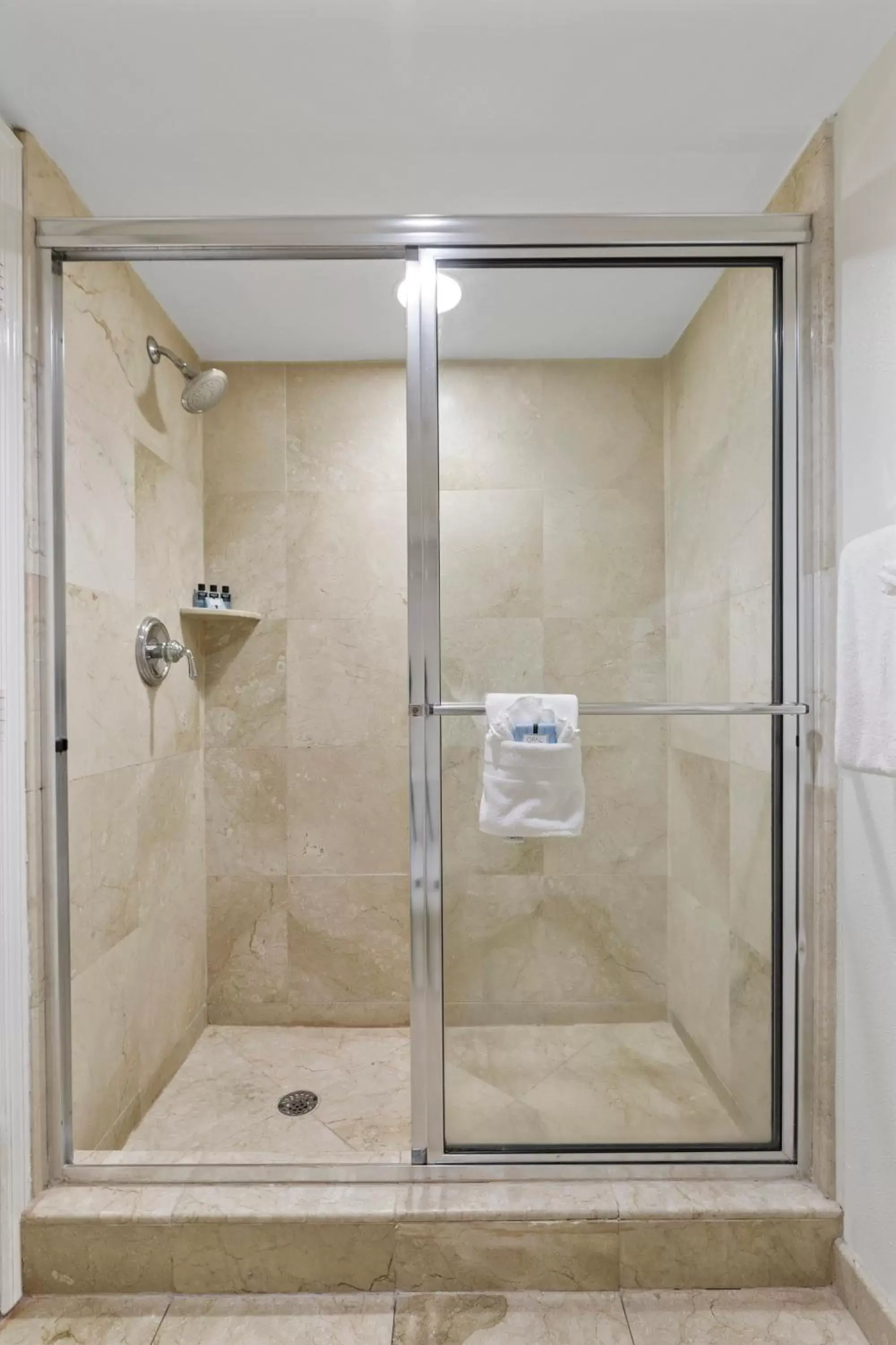 Shower, Bathroom in Reefhouse Resort and Marina
