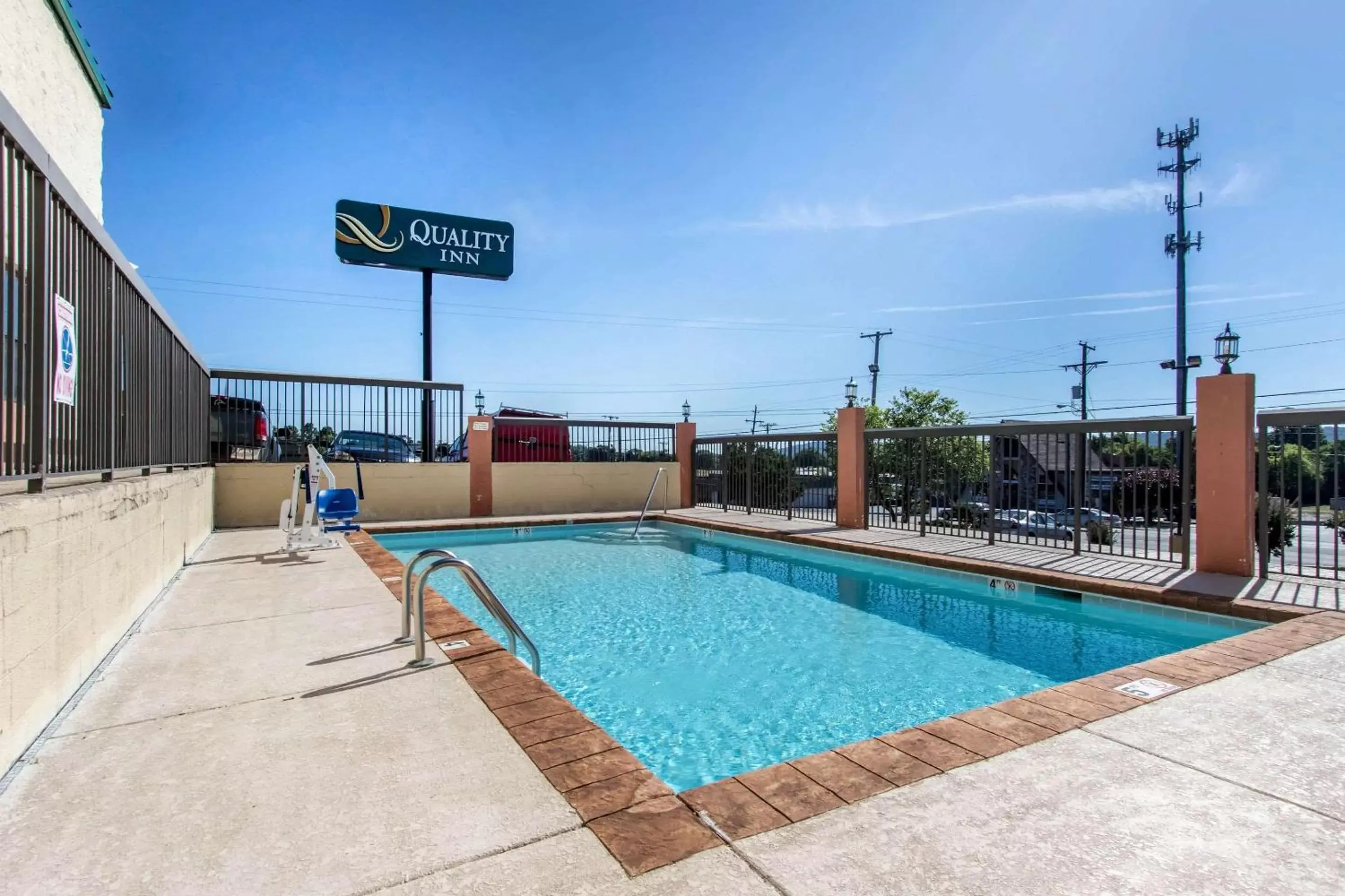 On site, Swimming Pool in Quality Inn Hixson-Chattanooga