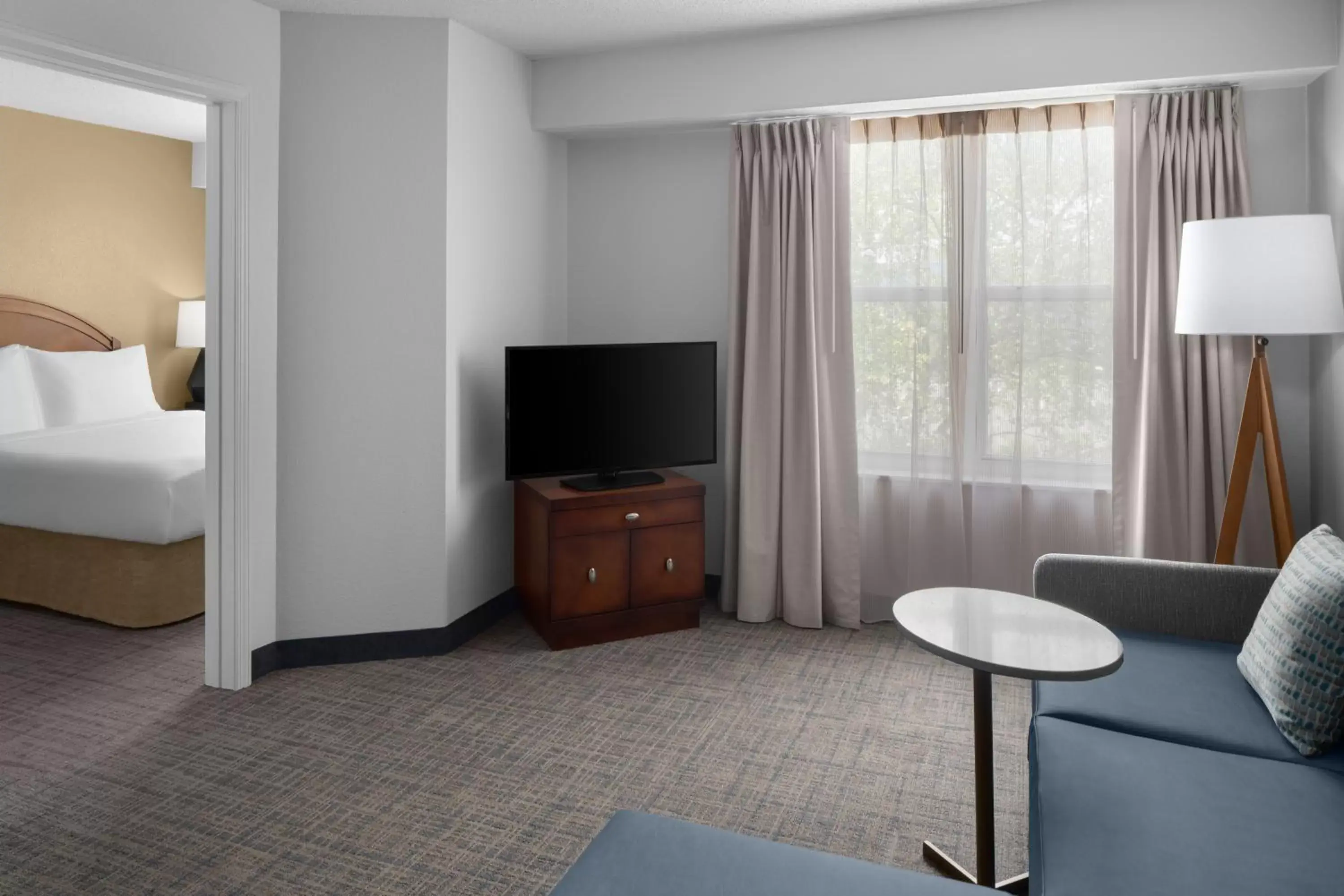 Living room, TV/Entertainment Center in Residence Inn Long Island Holtsville