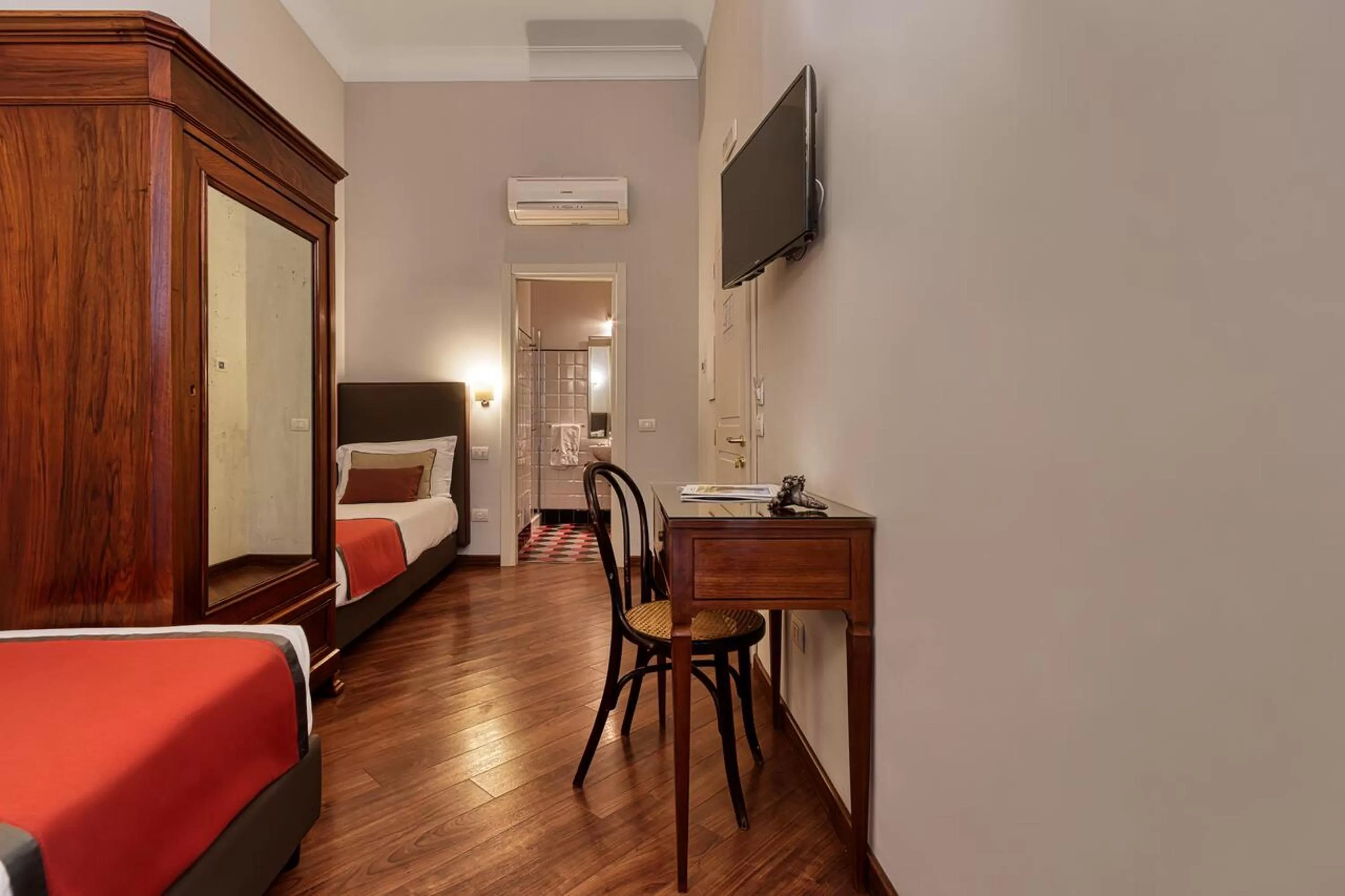 Photo of the whole room, Bed in Decumani Hotel De Charme