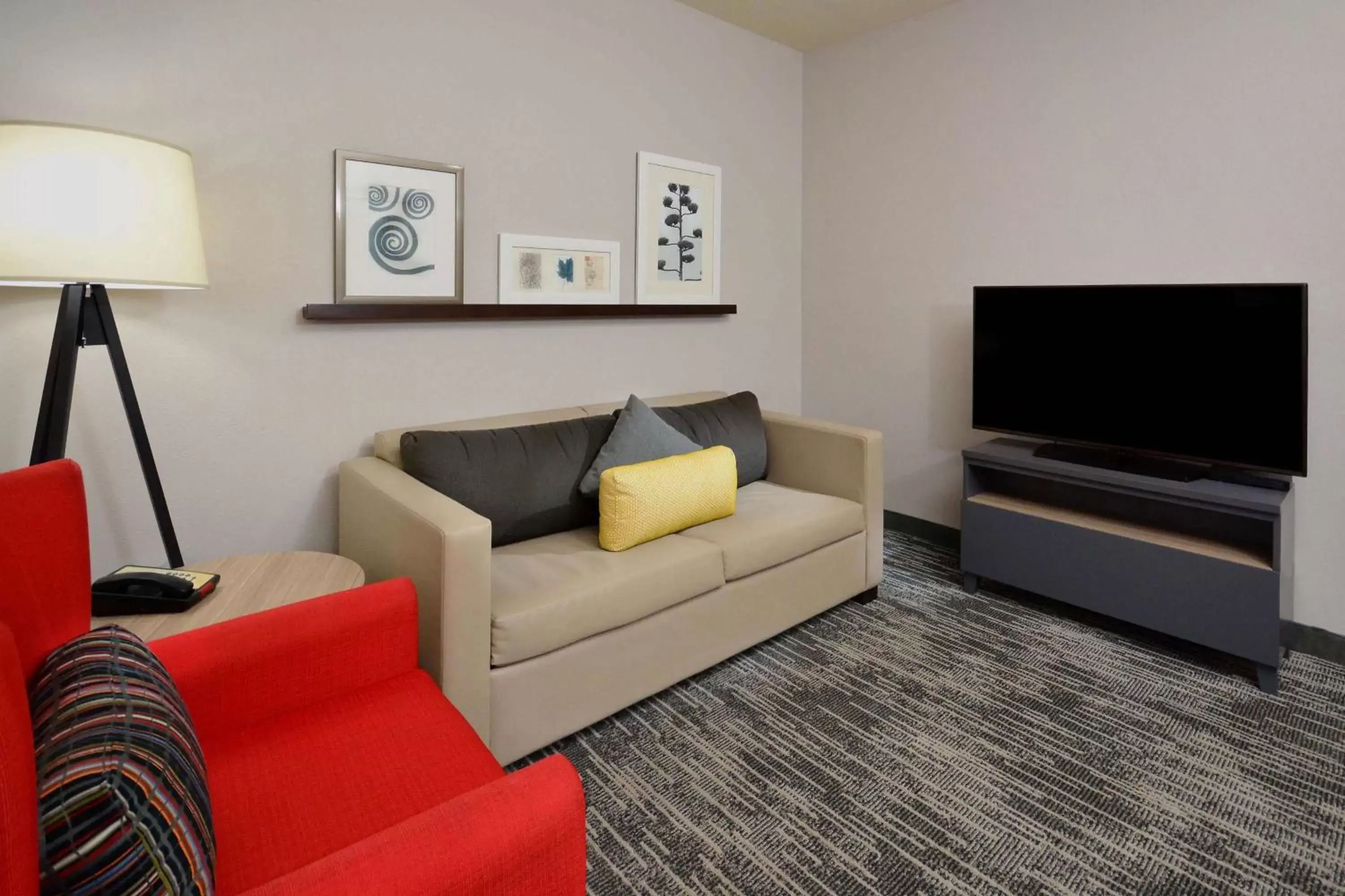 Seating Area in Country Inn & Suites by Radisson Asheville West