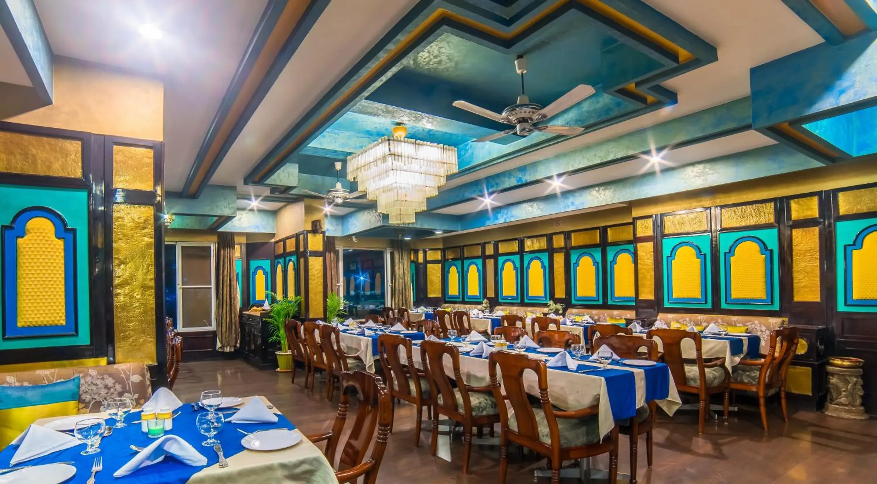 Restaurant/places to eat in Hotel Hillock