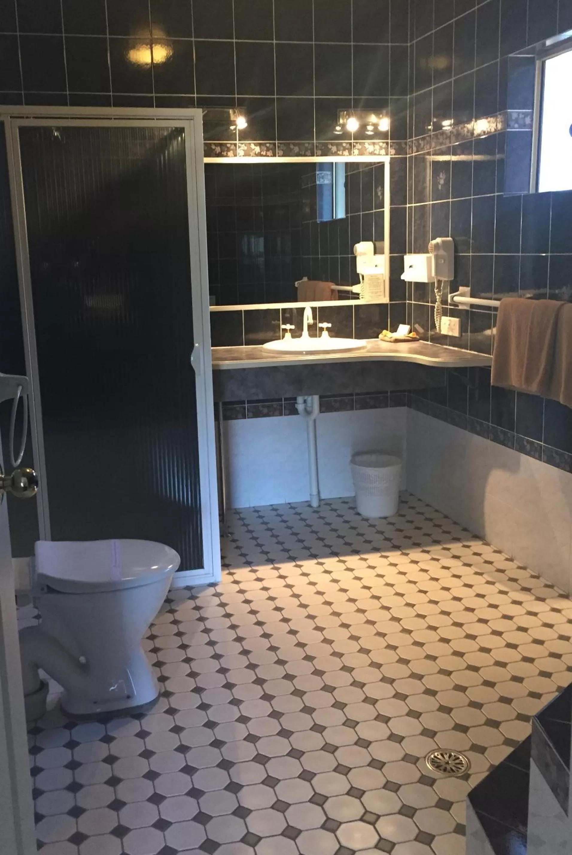 Bathroom in Abel Tasman Motor Inn