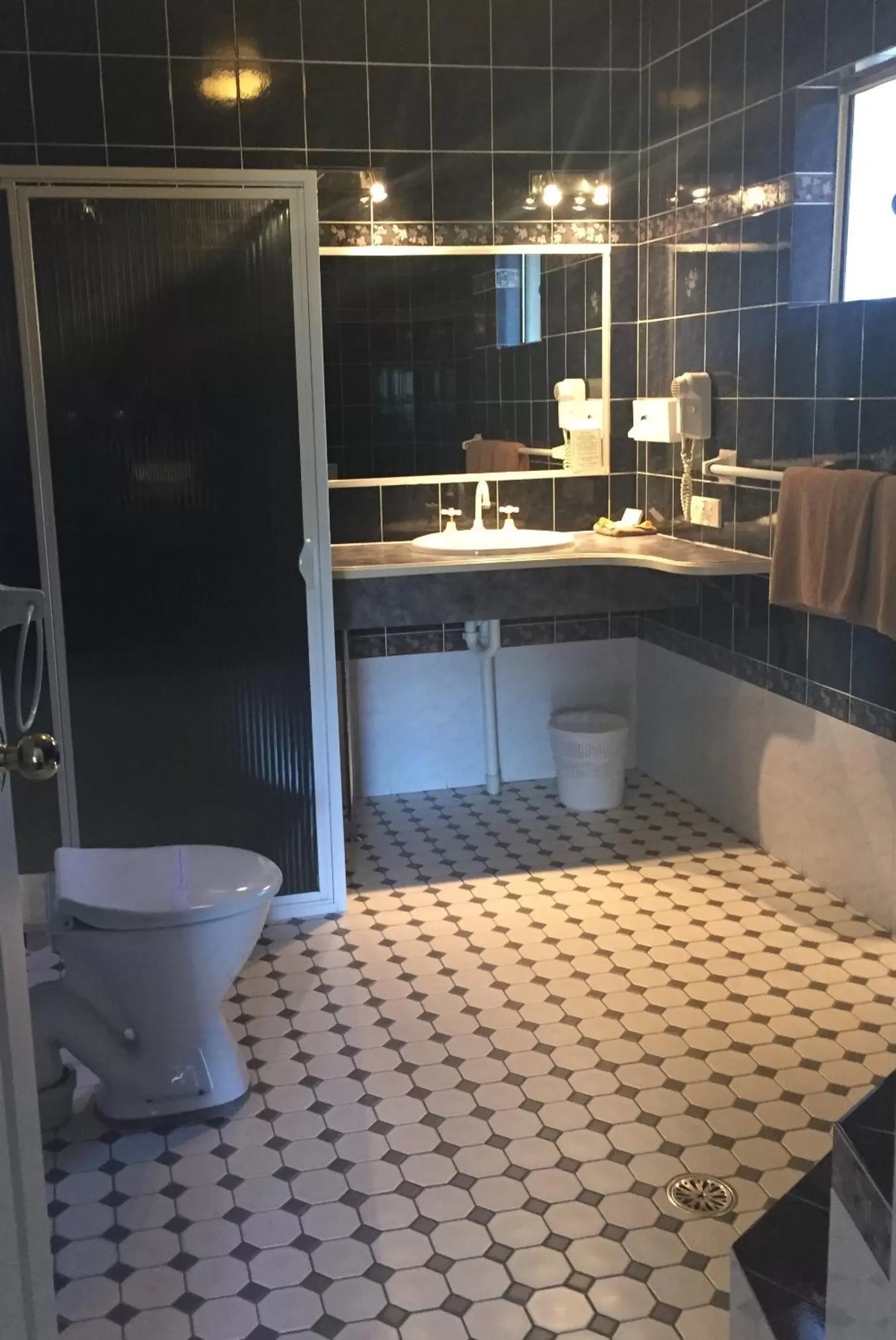 Bathroom in Abel Tasman Motor Inn
