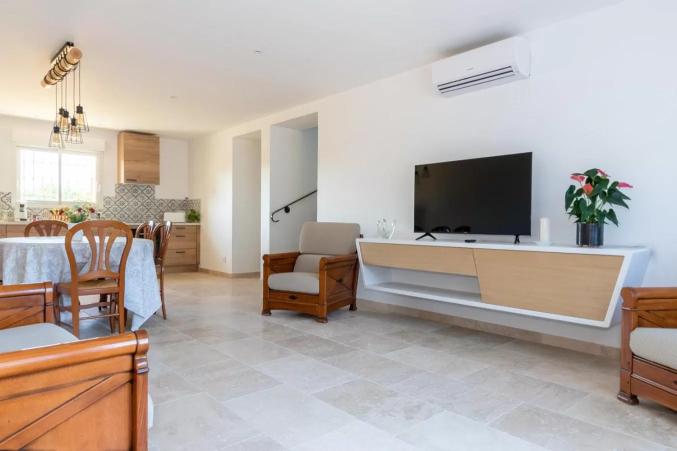 TV/Entertainment Center in Mas des Tourterelles