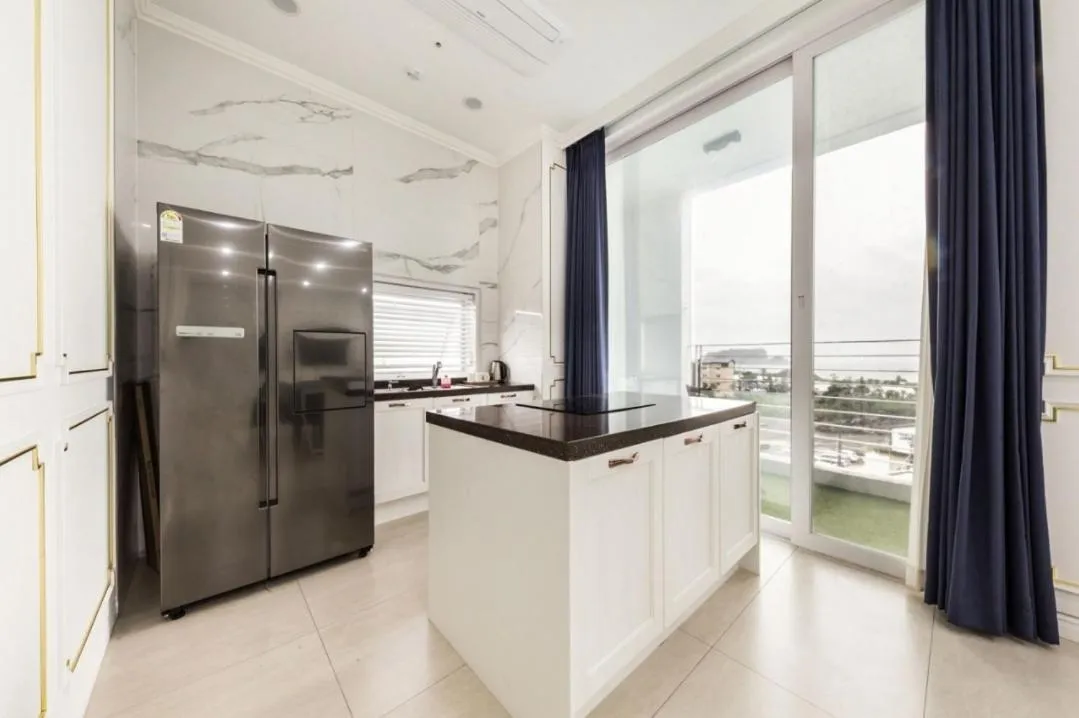 Kitchen or kitchenette in Gladsheim Hotel