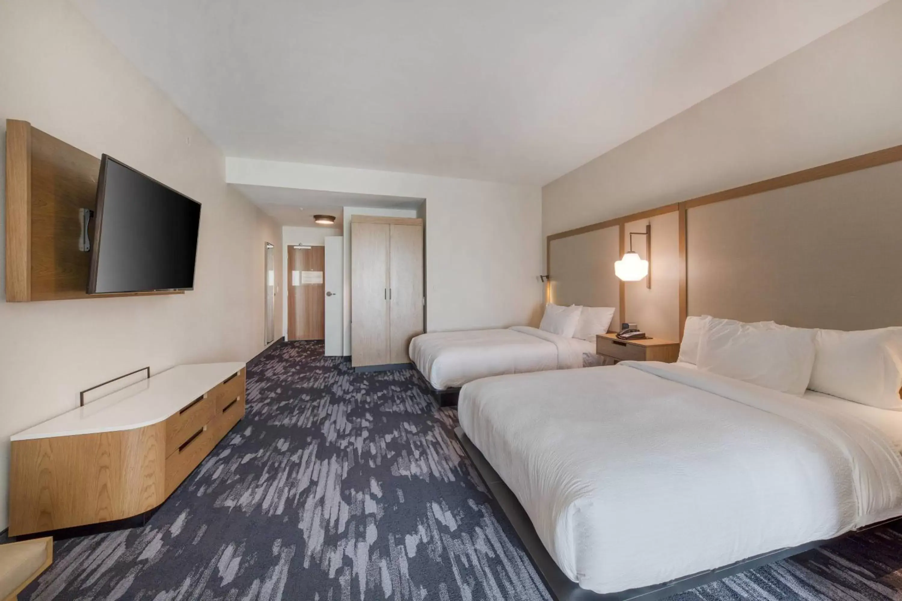 Photo of the whole room, Bed in Fairfield Inn & Suites by Marriott Charlotte Belmont