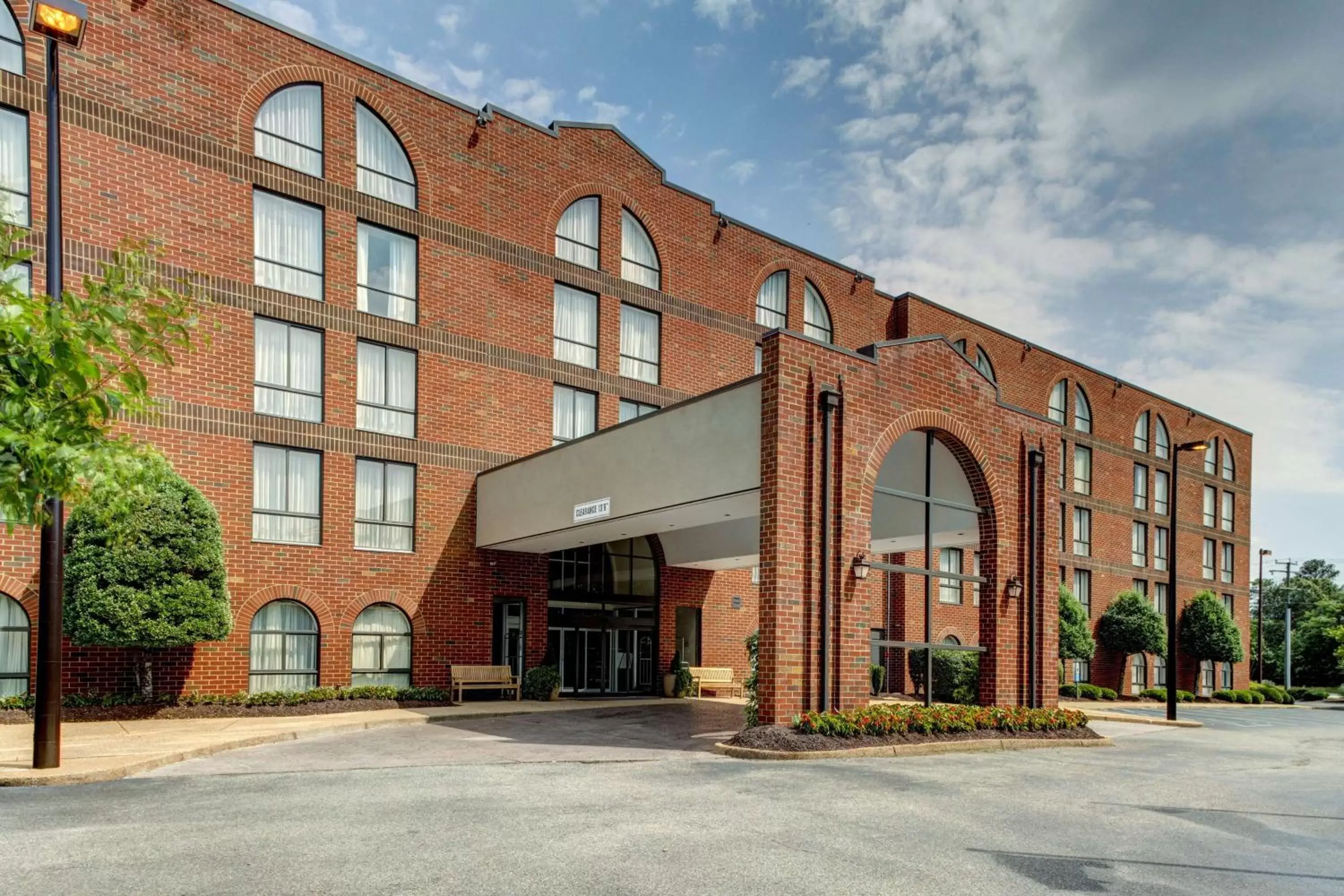 Property Building in Embassy Suites Williamsburg